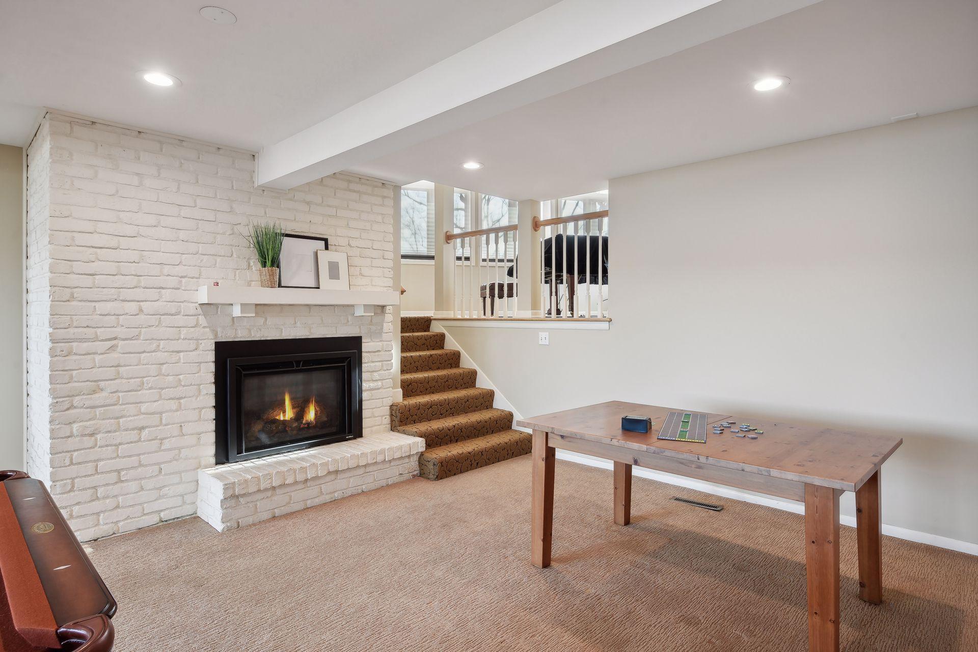 5940 Hardscrabble Circle