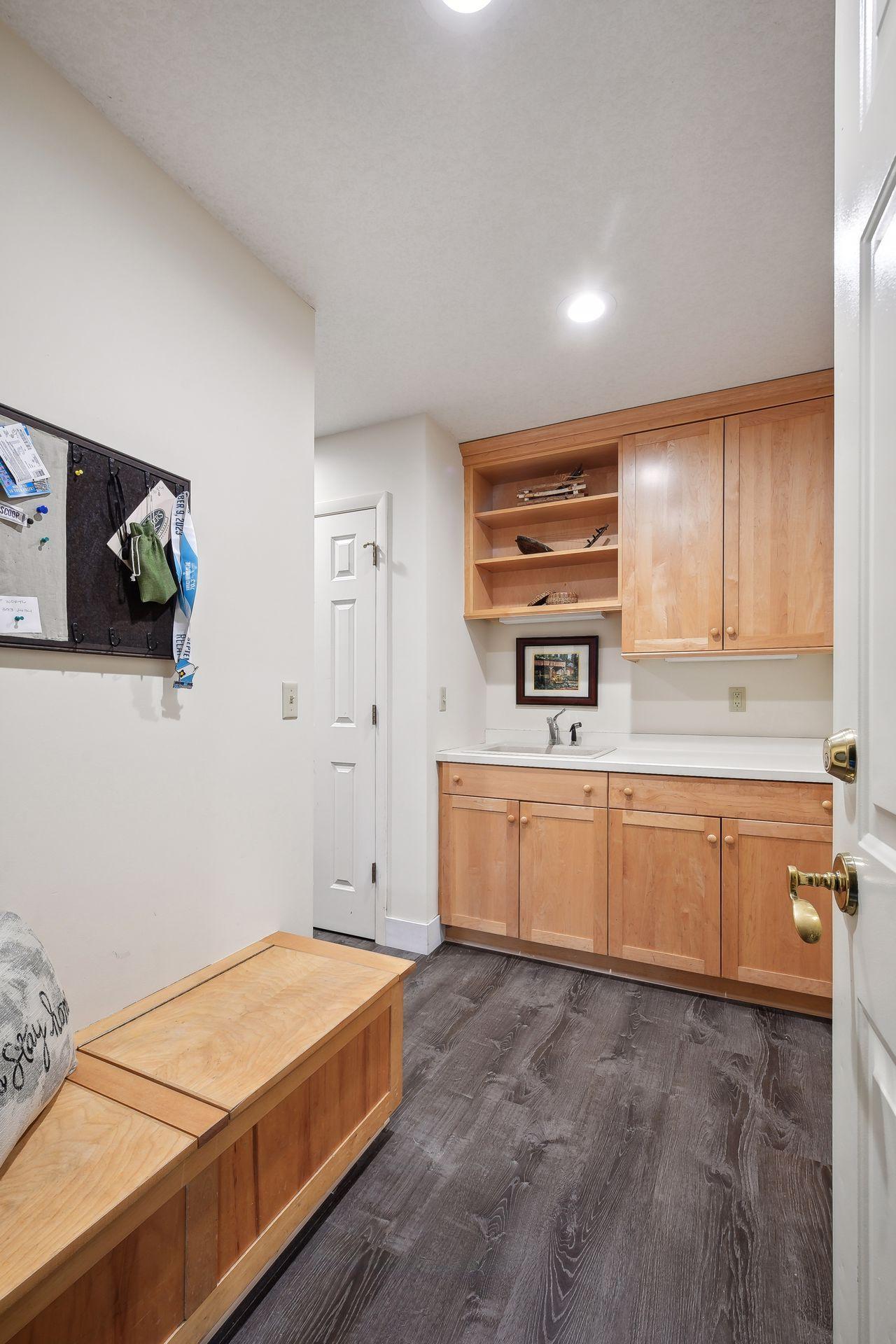 5940 Hardscrabble Circle