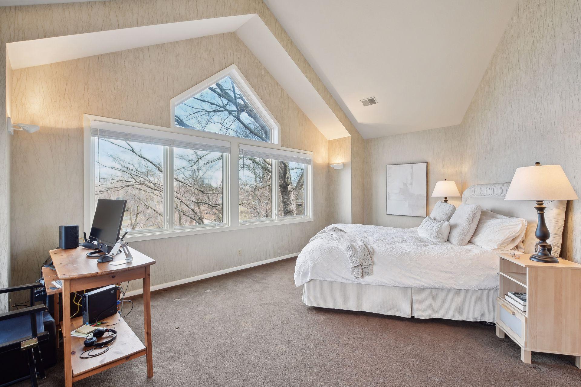 5940 Hardscrabble Circle