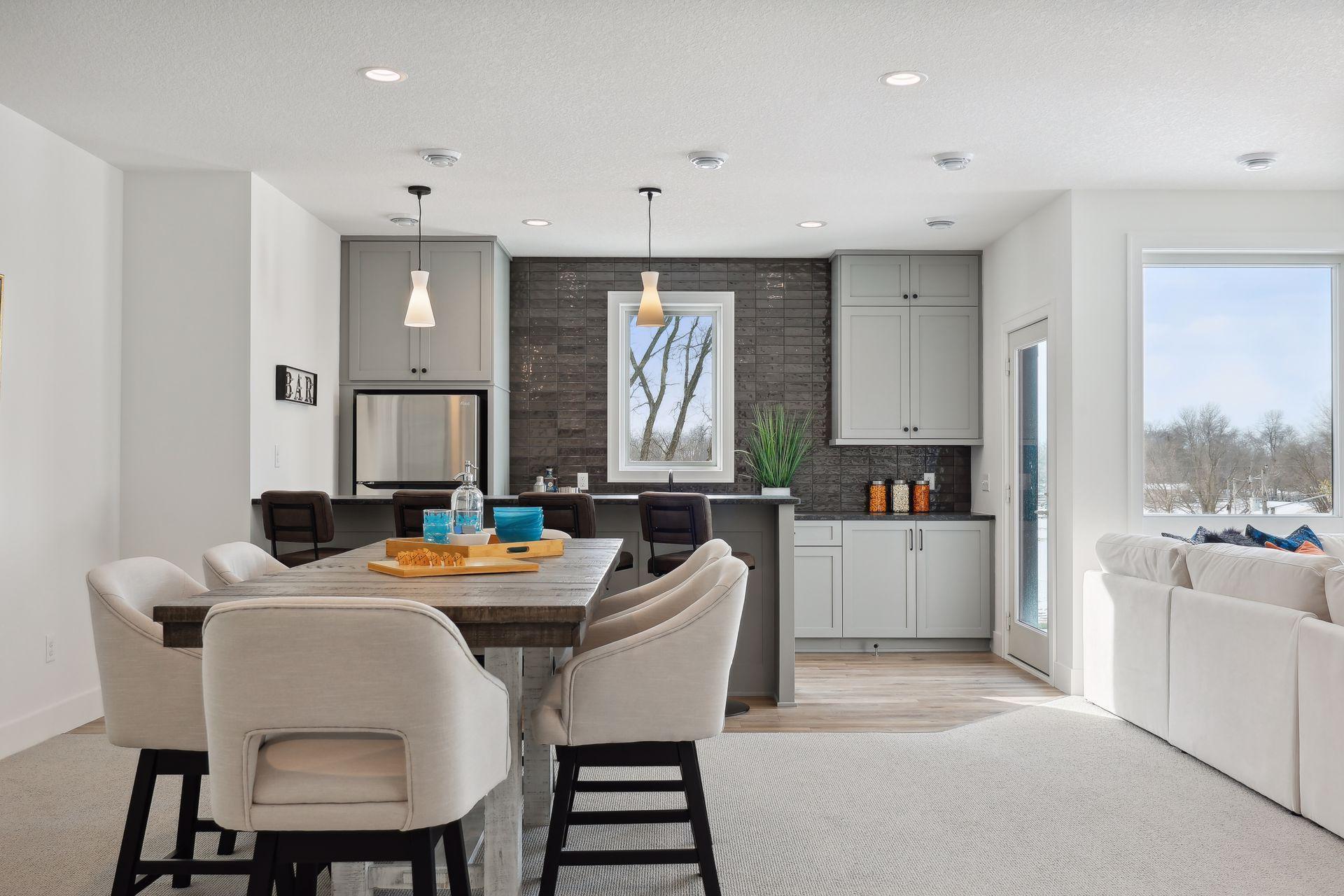 6303 Blackoaks Lane N