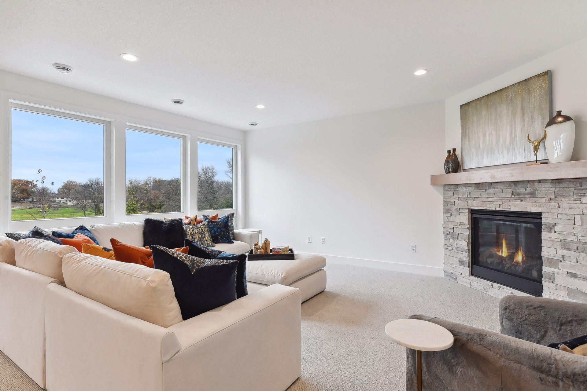 6303 Blackoaks Lane N