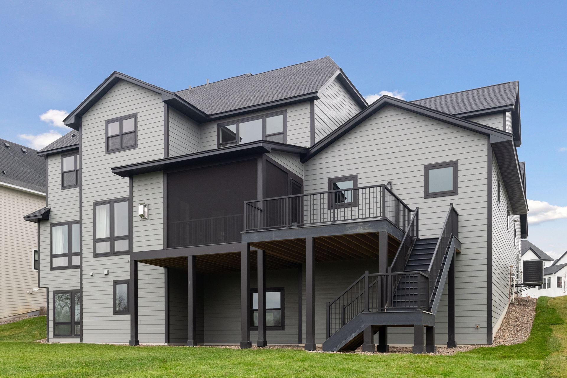 6303 Blackoaks Lane N