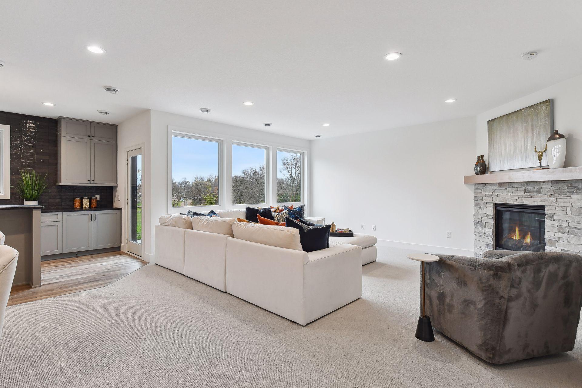 6303 Blackoaks Lane N