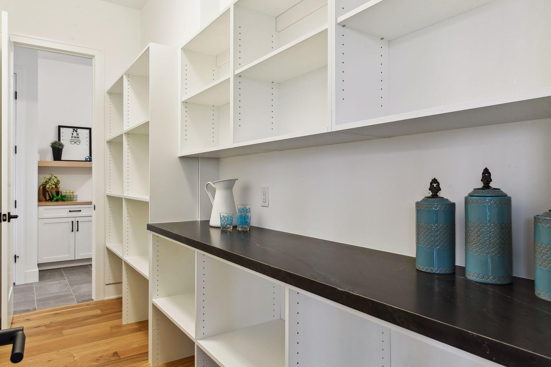 6303 Blackoaks Lane N