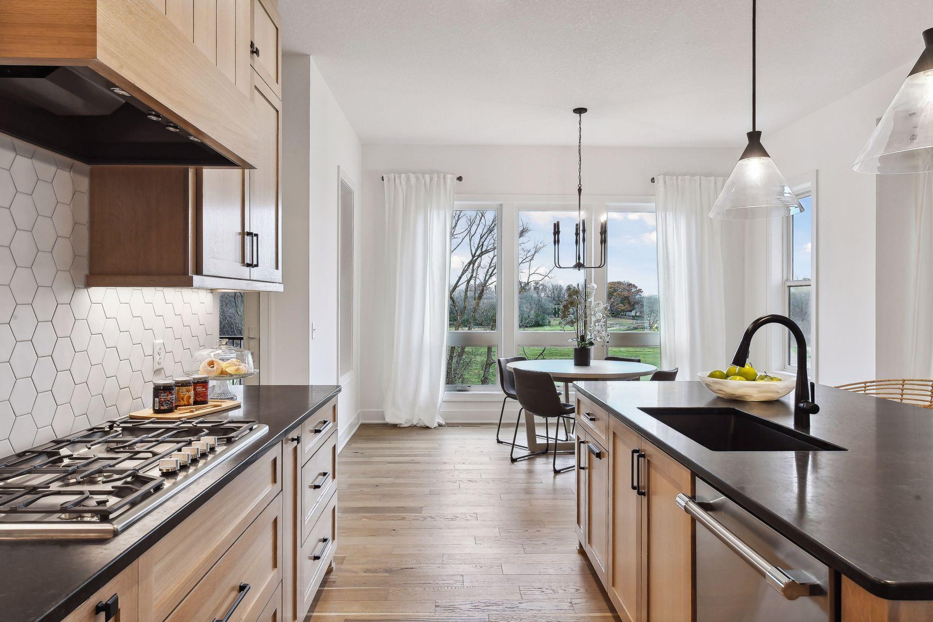 6303 Blackoaks Lane N