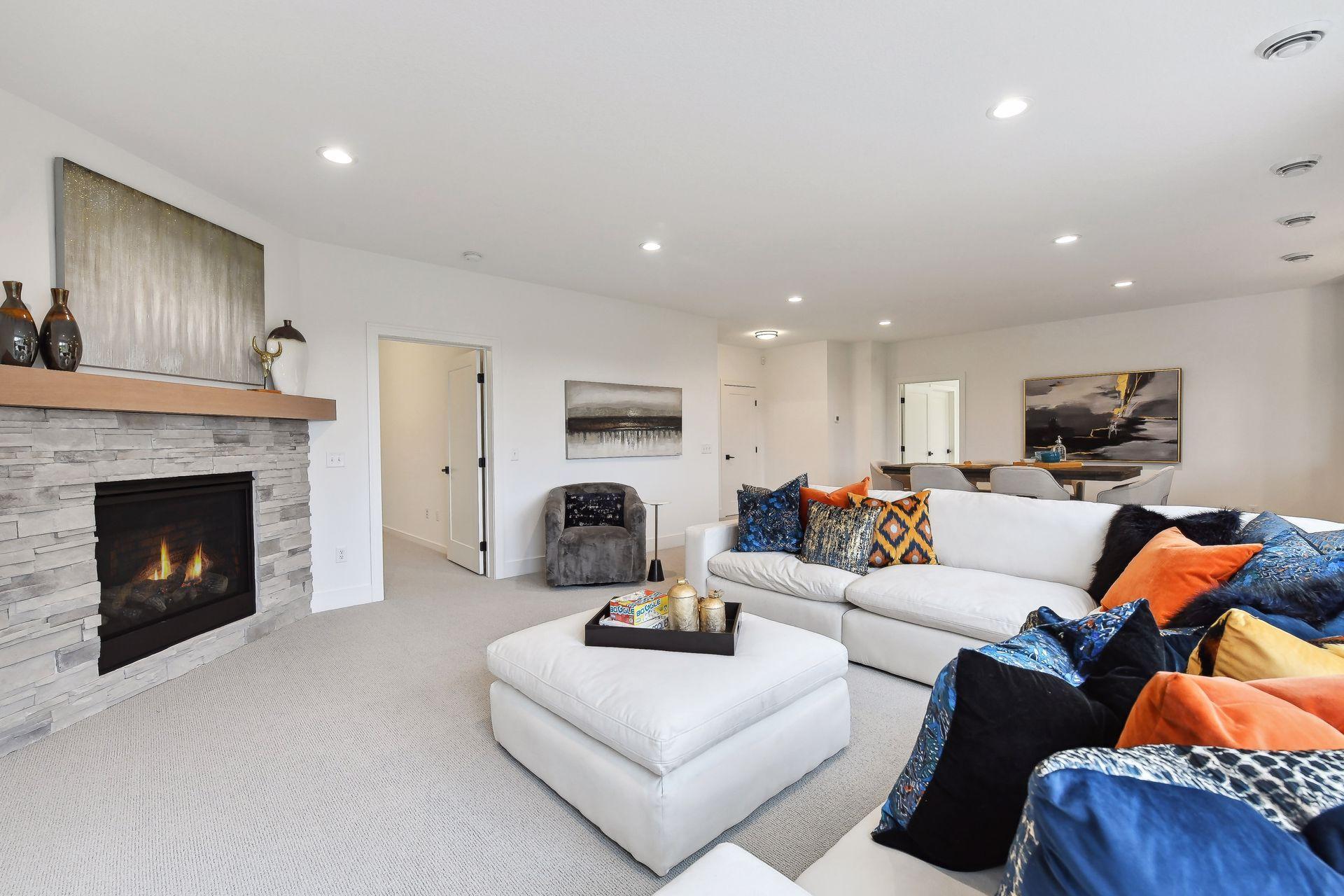 6303 Blackoaks Lane N