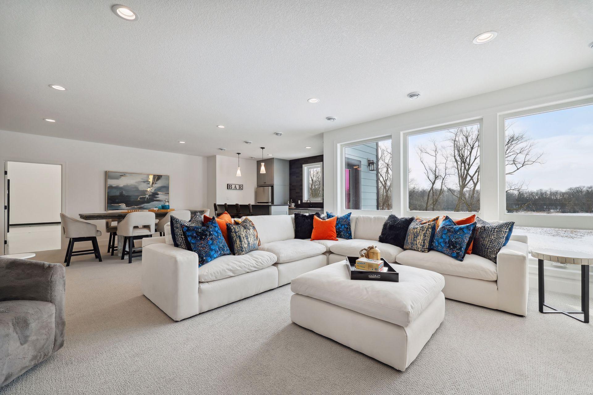 6303 Blackoaks Lane N