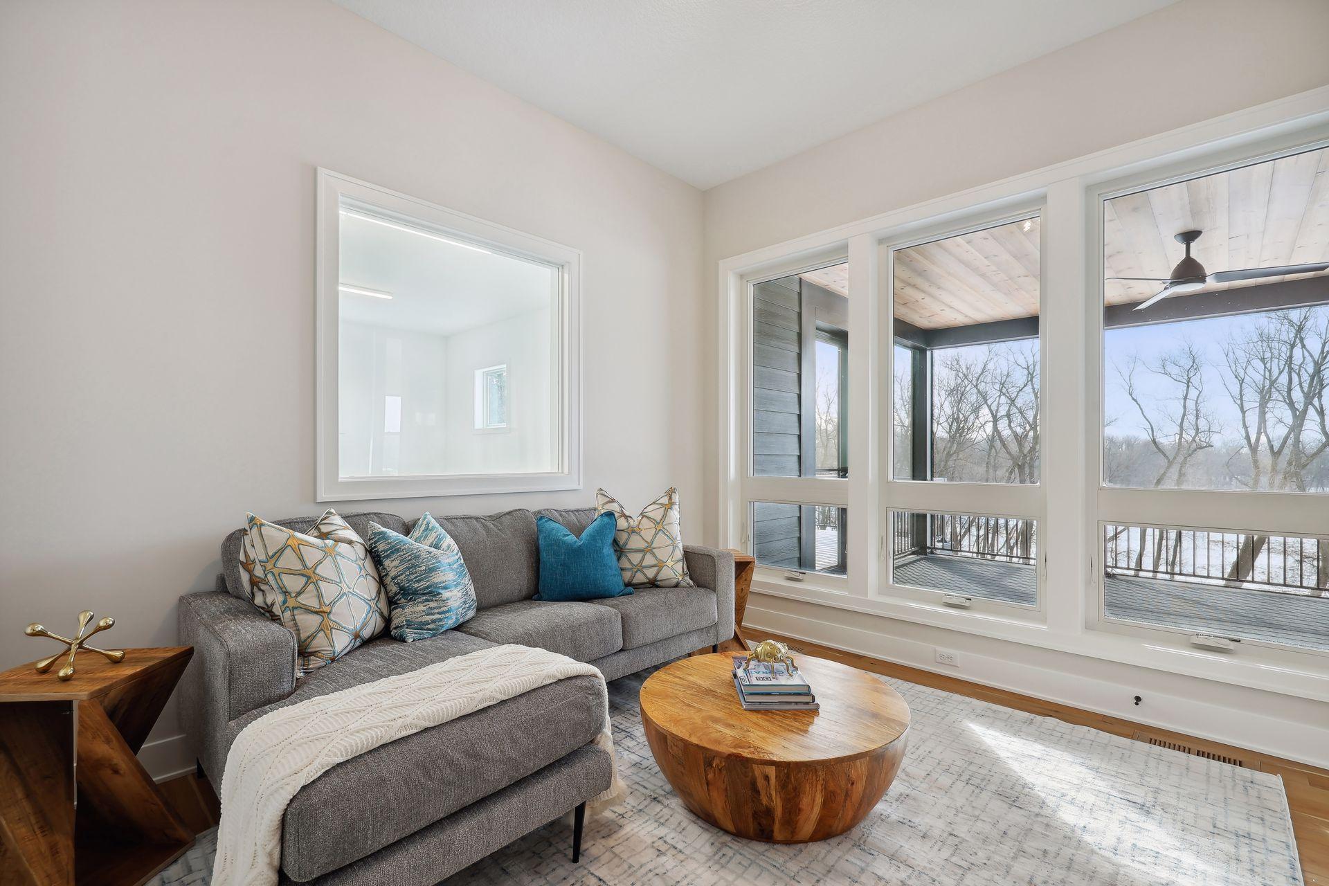 6303 Blackoaks Lane N