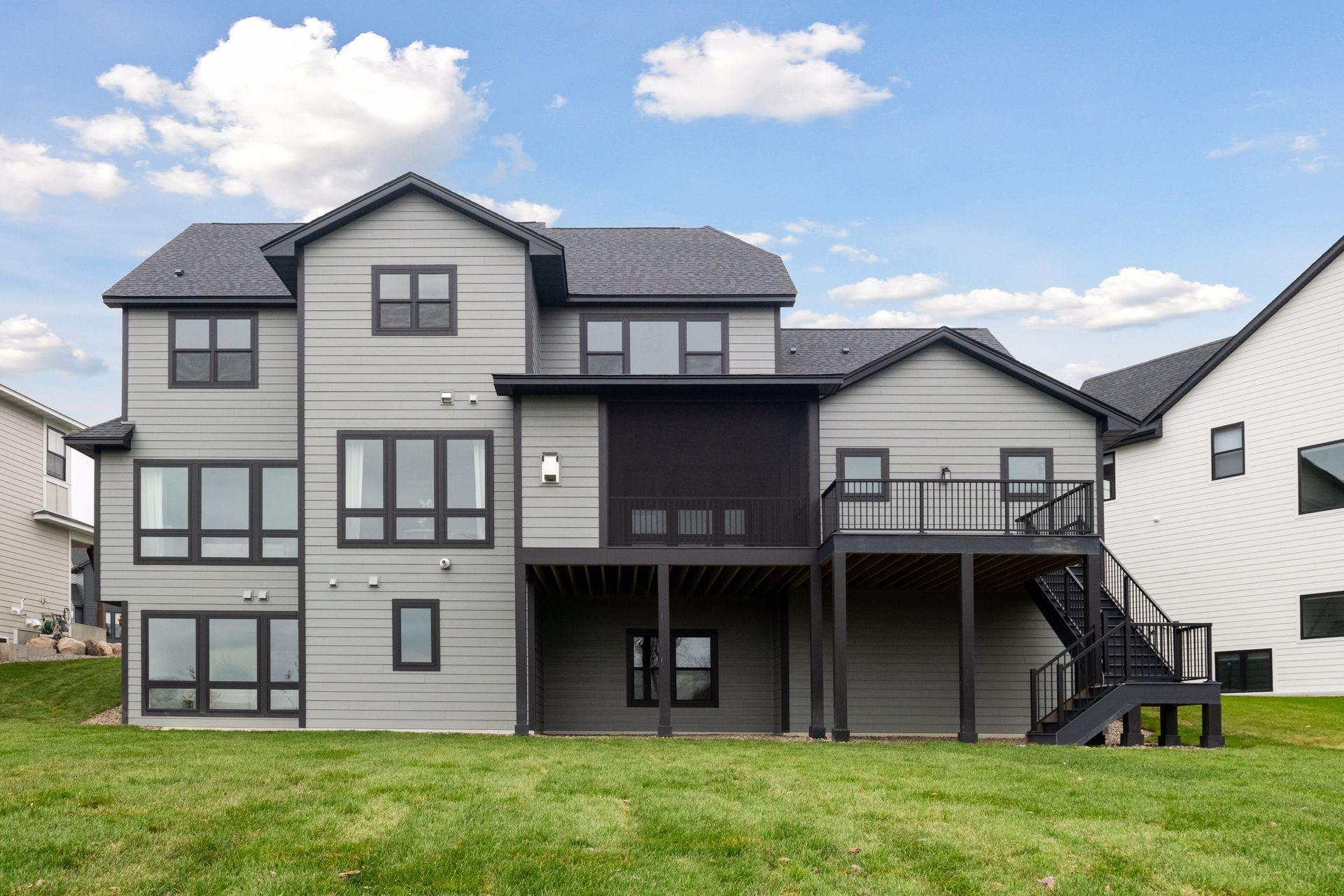 6303 Blackoaks Lane N