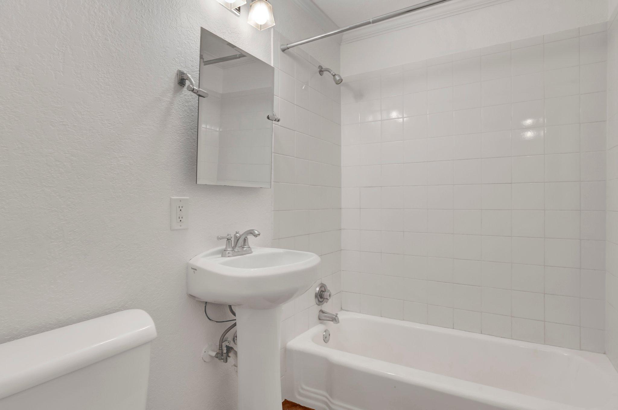 3120 Hennepin Avenue Unit: 207