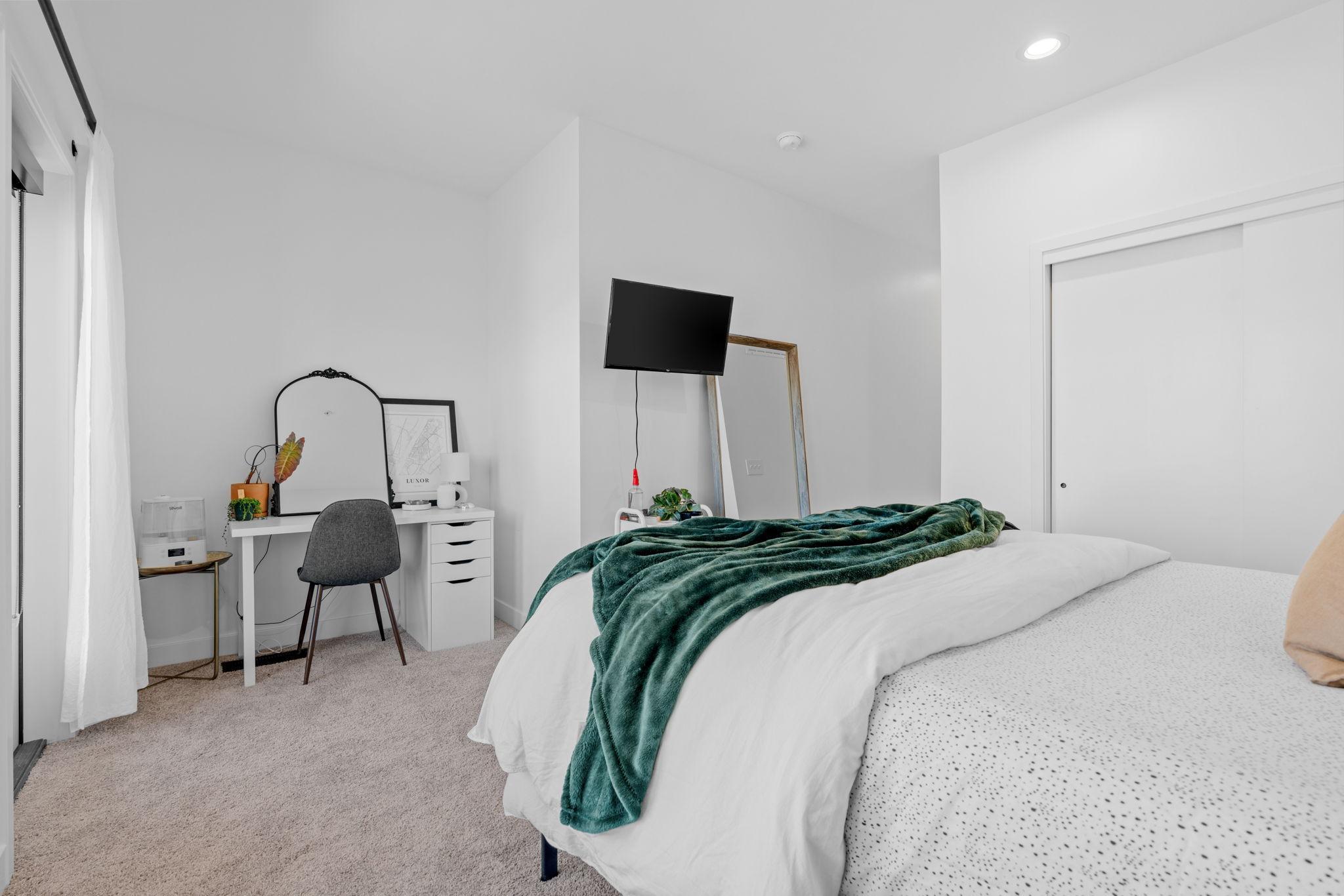 636 22nd Avenue NE Unit: 6