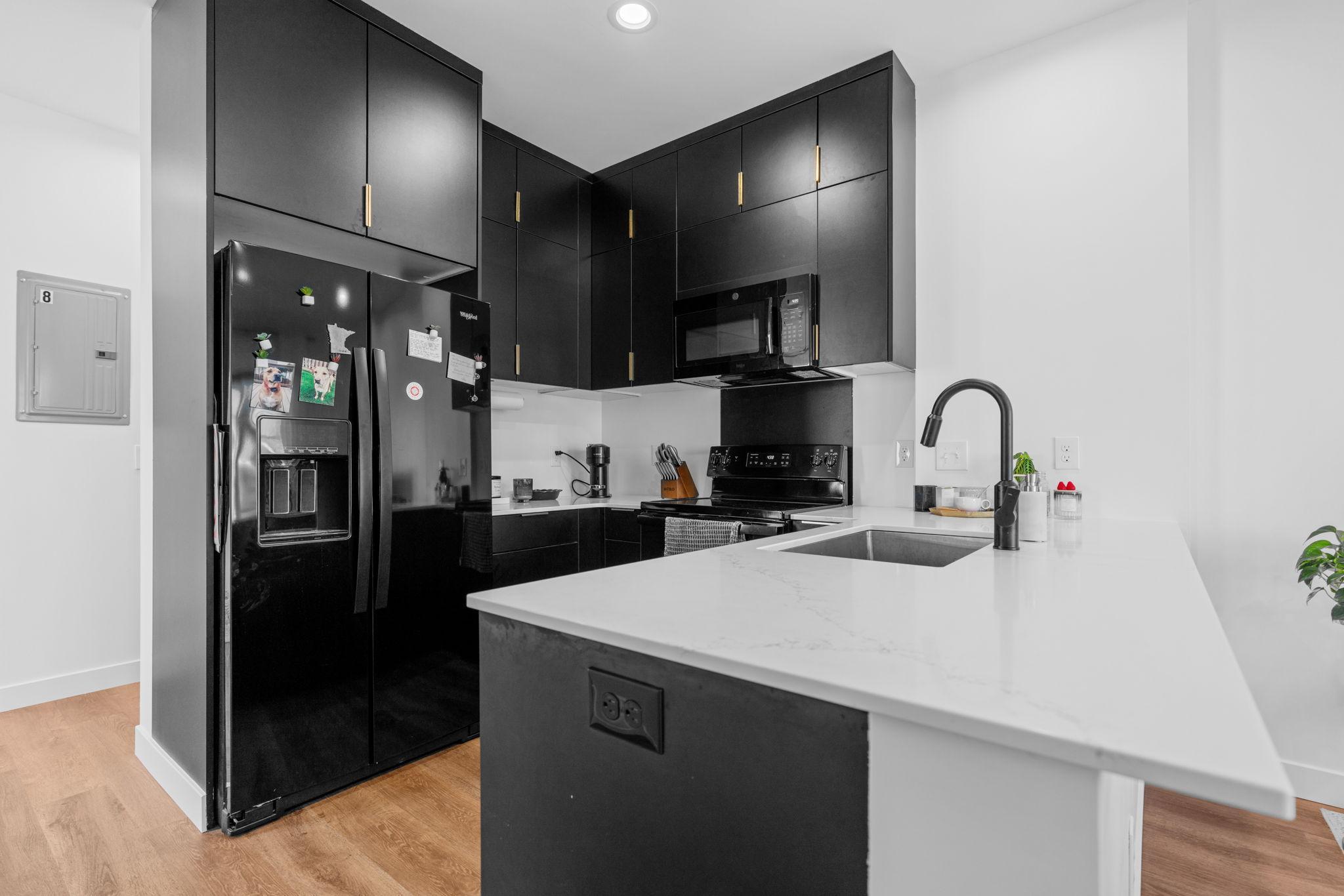 636 22nd Avenue NE Unit: 6