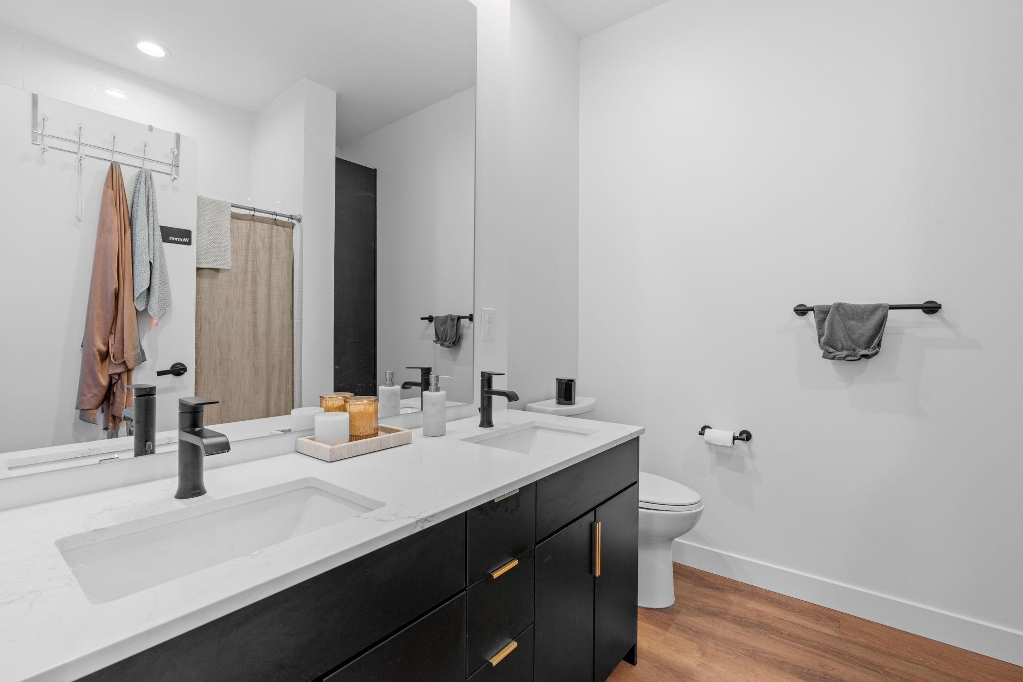 636 22nd Avenue NE Unit: 6