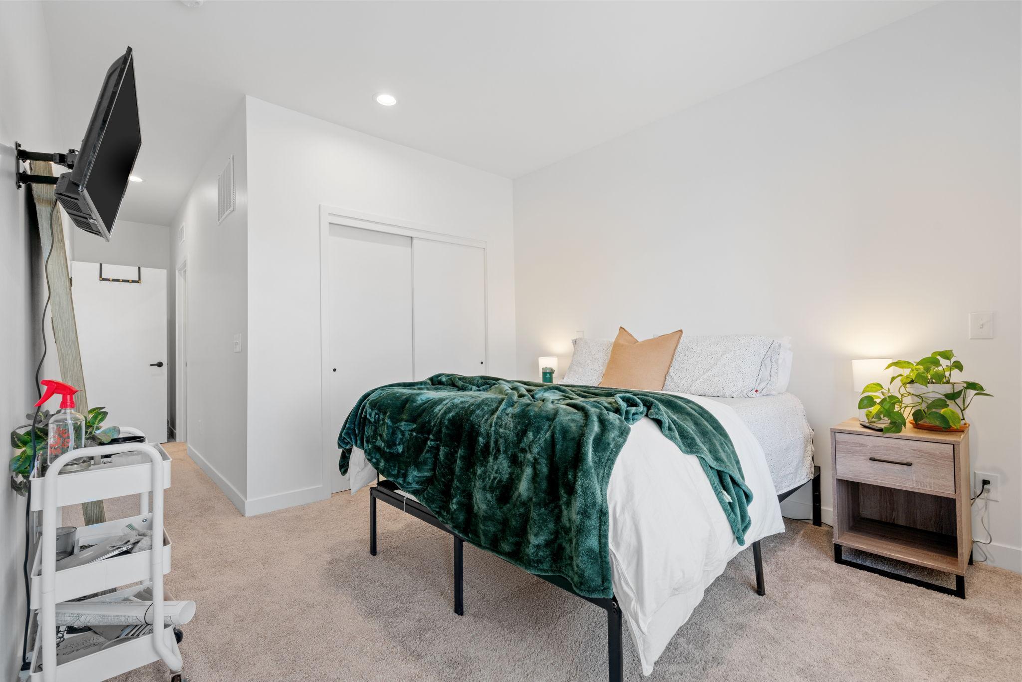 636 22nd Avenue NE Unit: 6