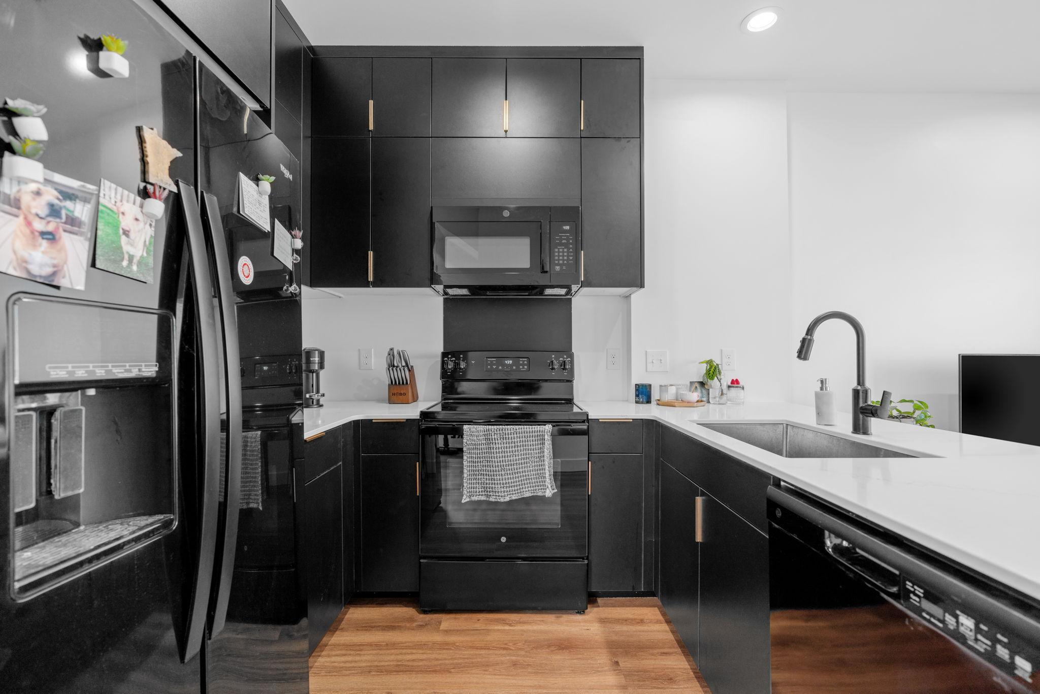 636 22nd Avenue NE Unit: 6