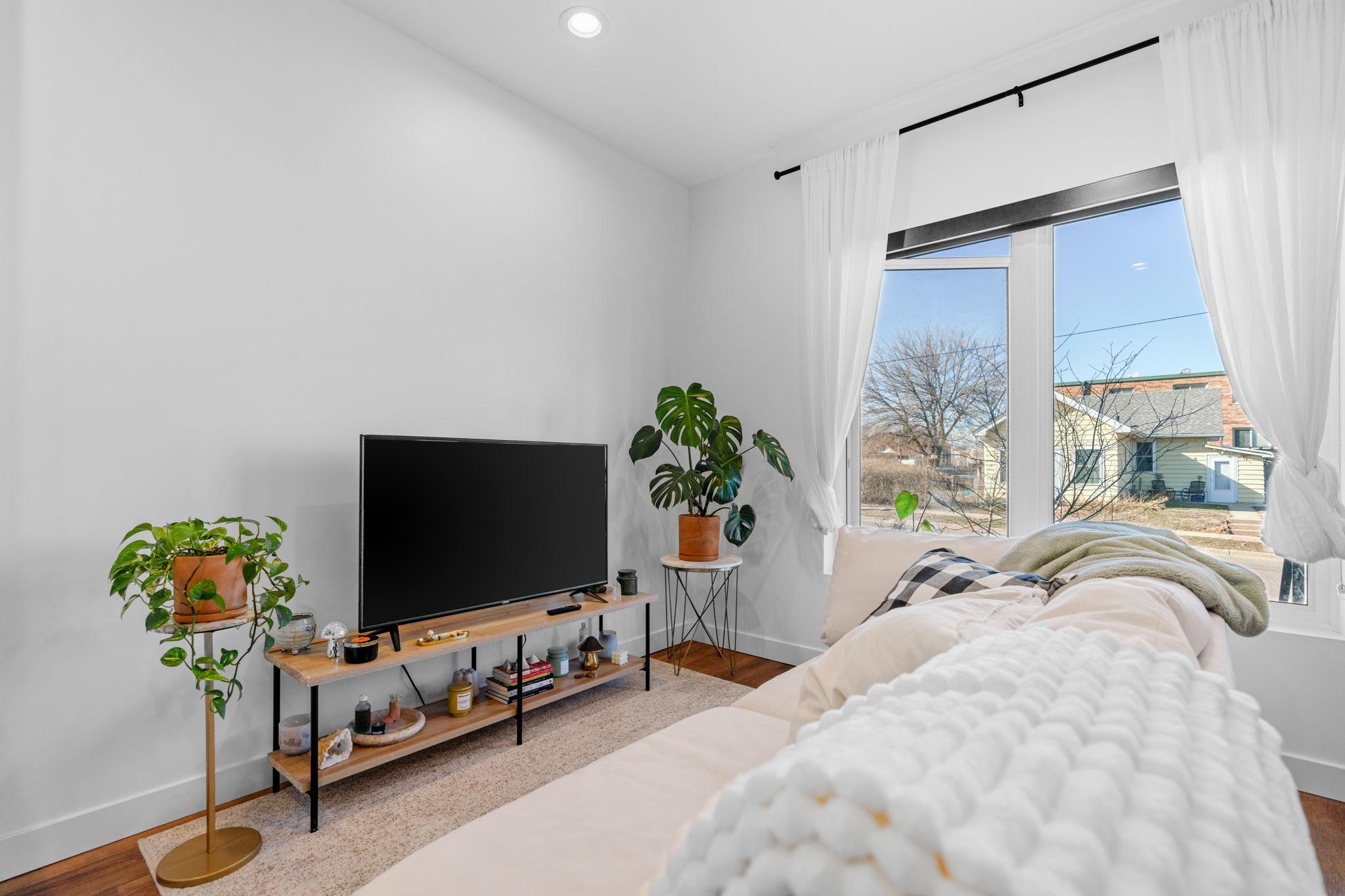 636 22nd Avenue NE Unit: 7