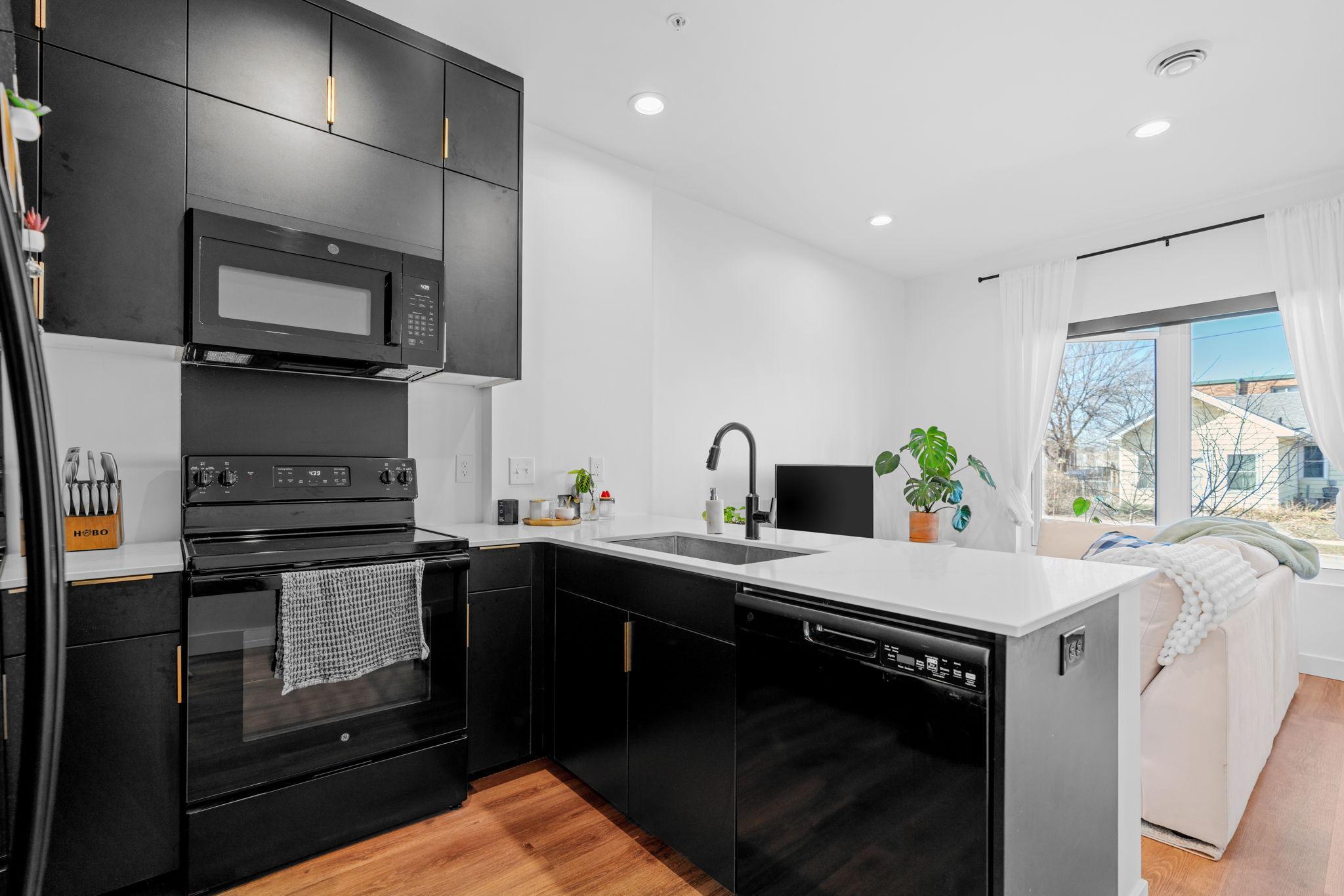 636 22nd Avenue NE Unit: 7