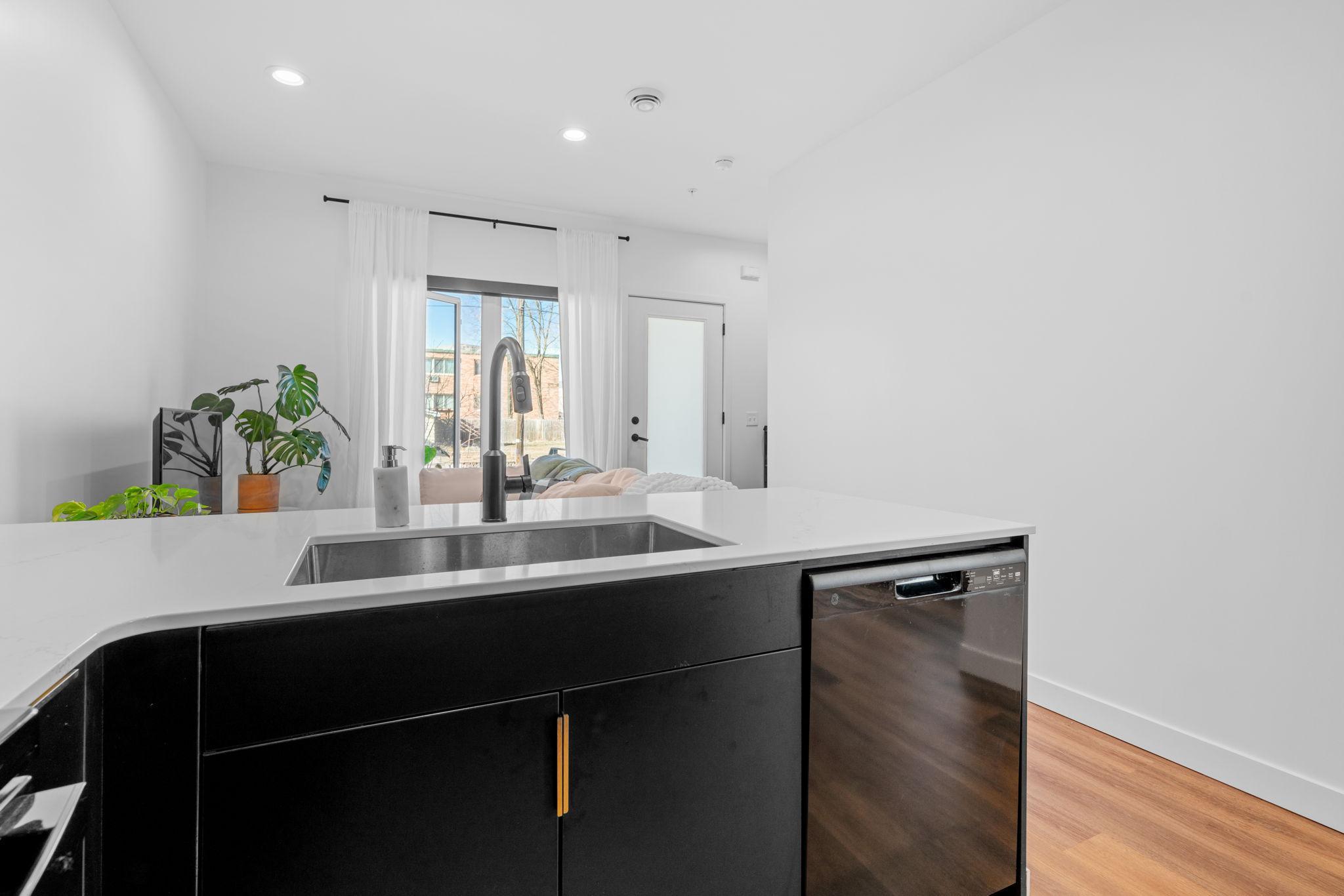 636 22nd Avenue NE Unit: 7