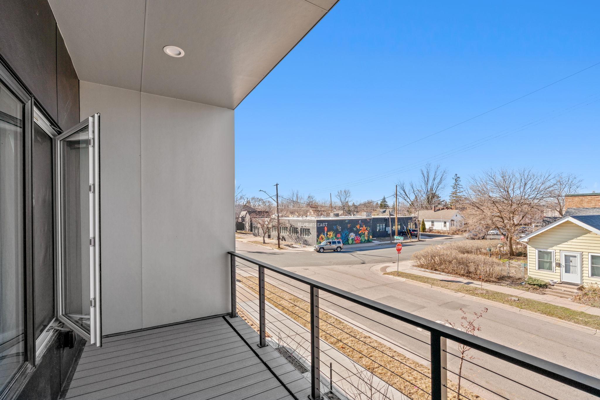 636 22nd Avenue NE Unit: 7