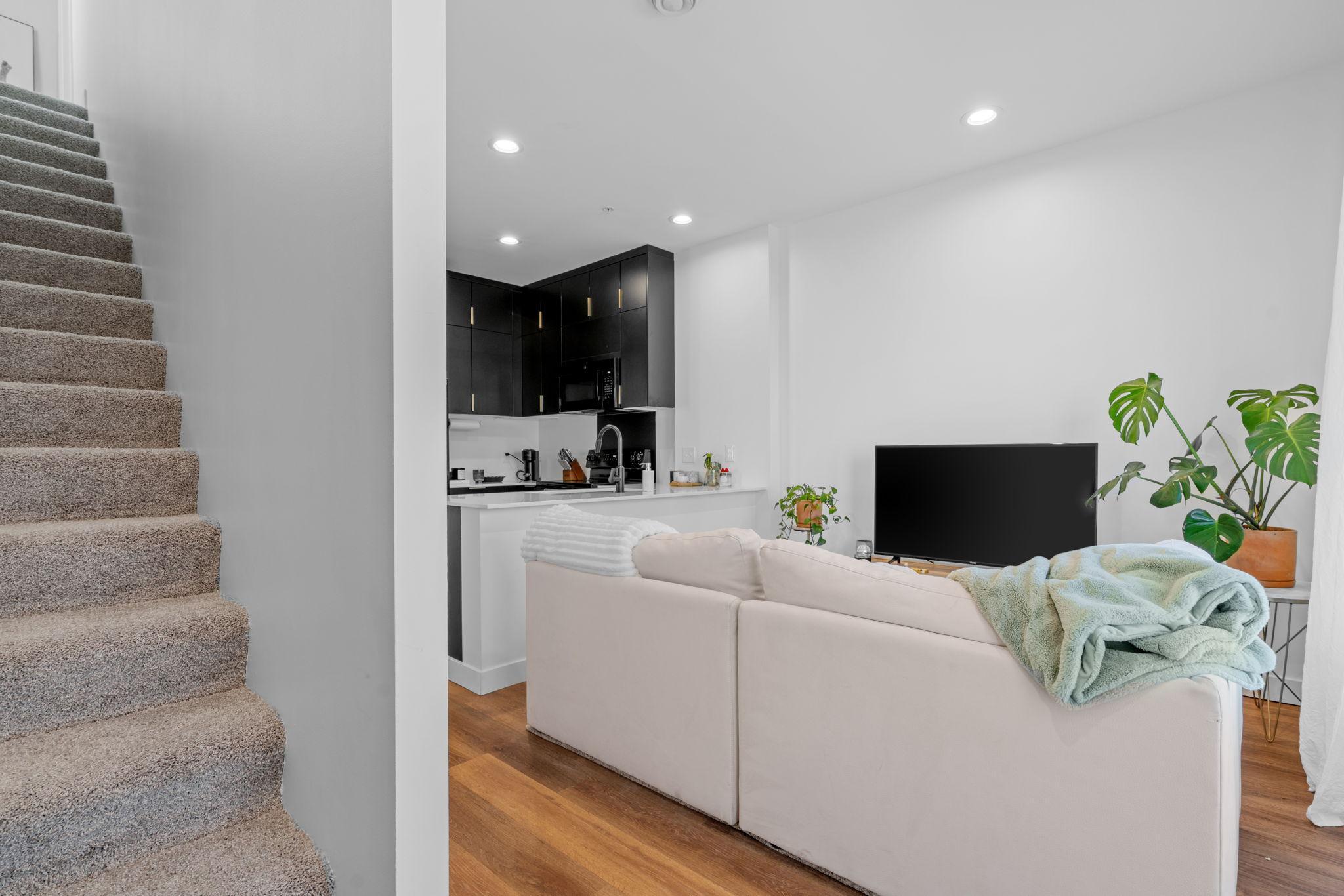 636 22nd Avenue NE Unit: 7