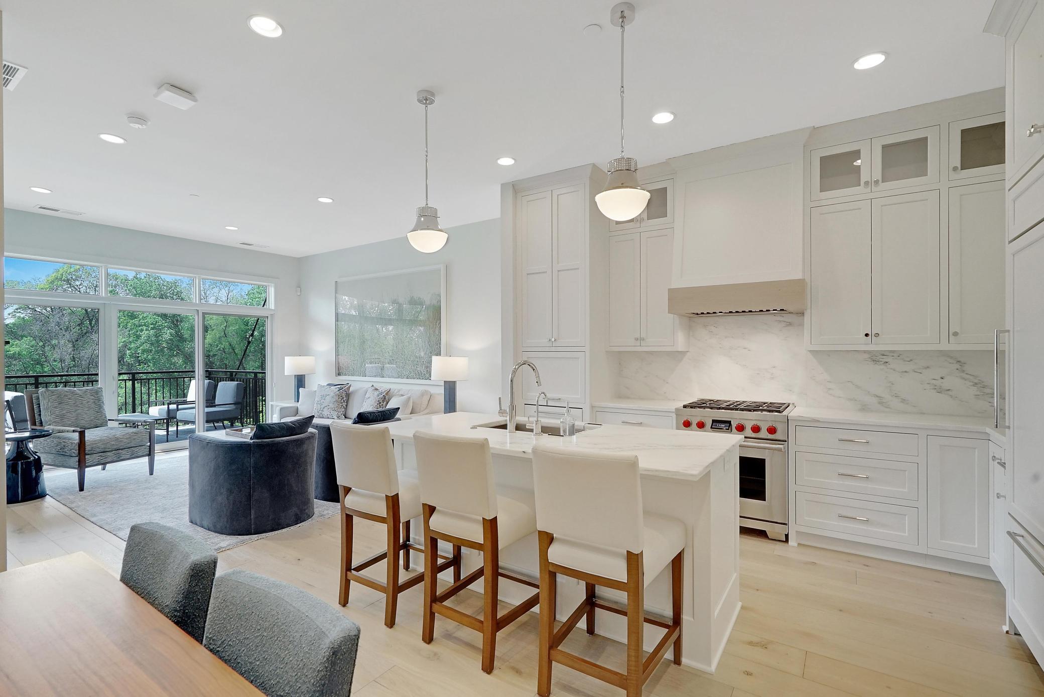 935 Lake Street E Unit: 204
