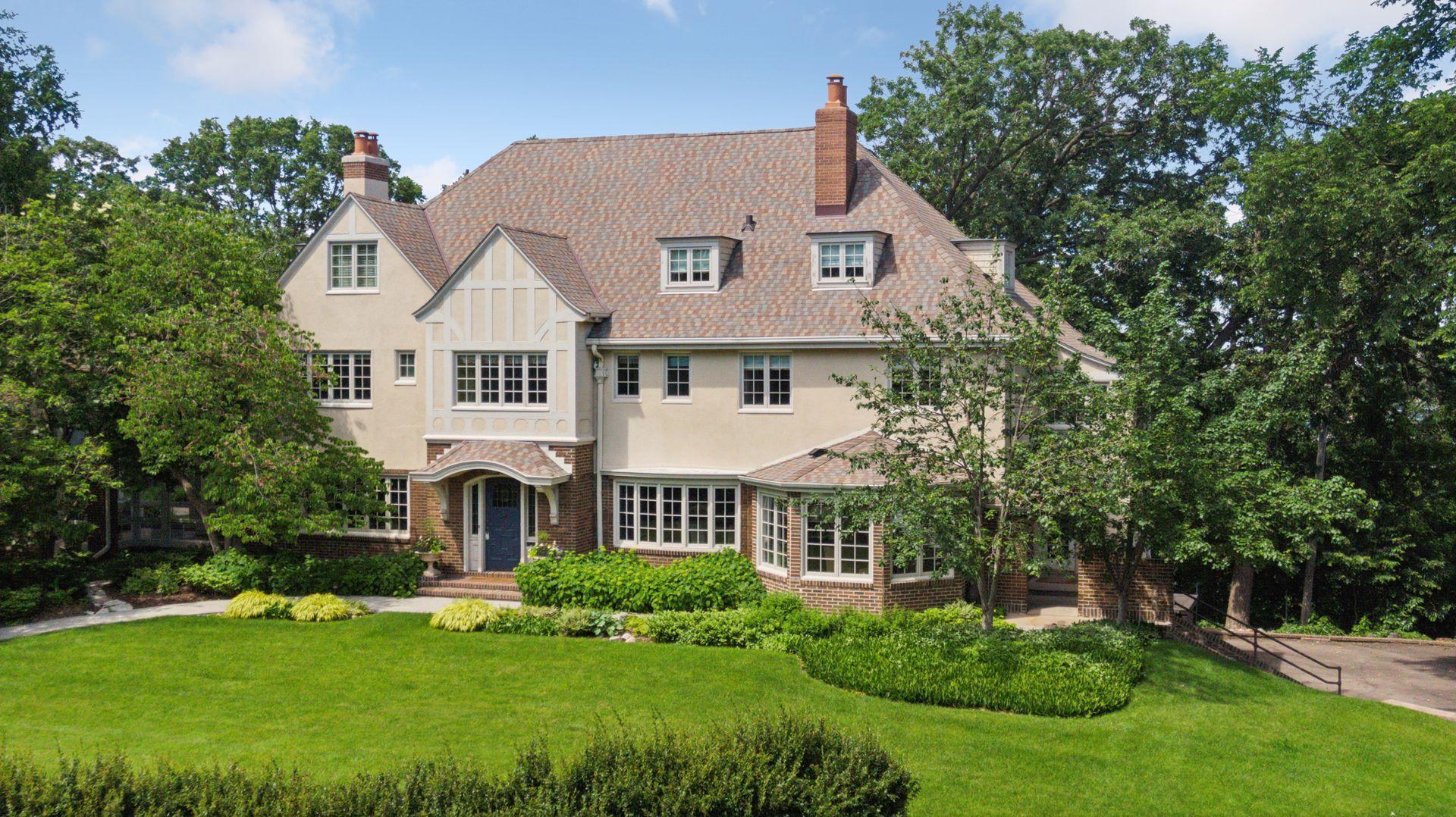 1418 Mount Curve Avenue