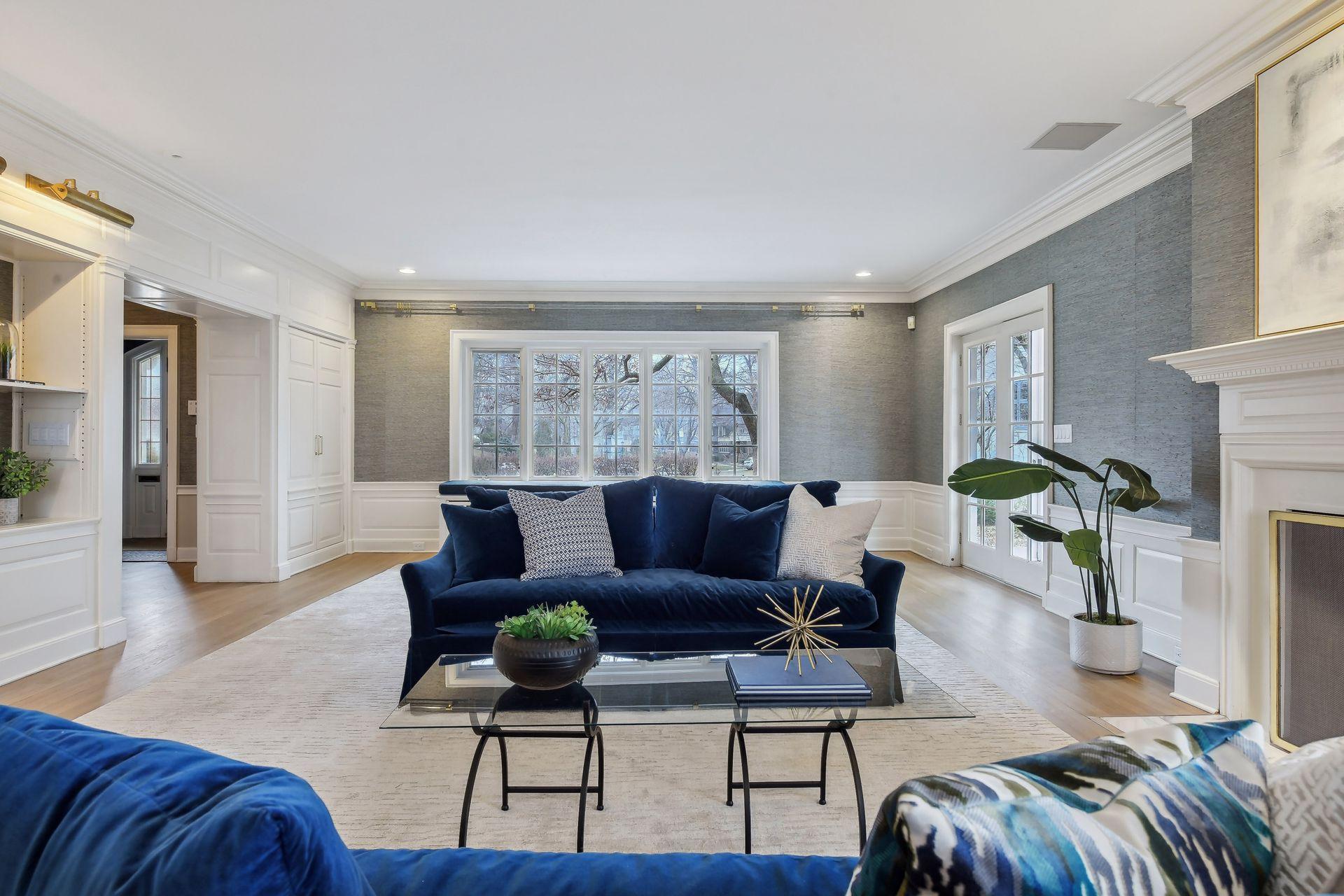 1418 Mount Curve Avenue