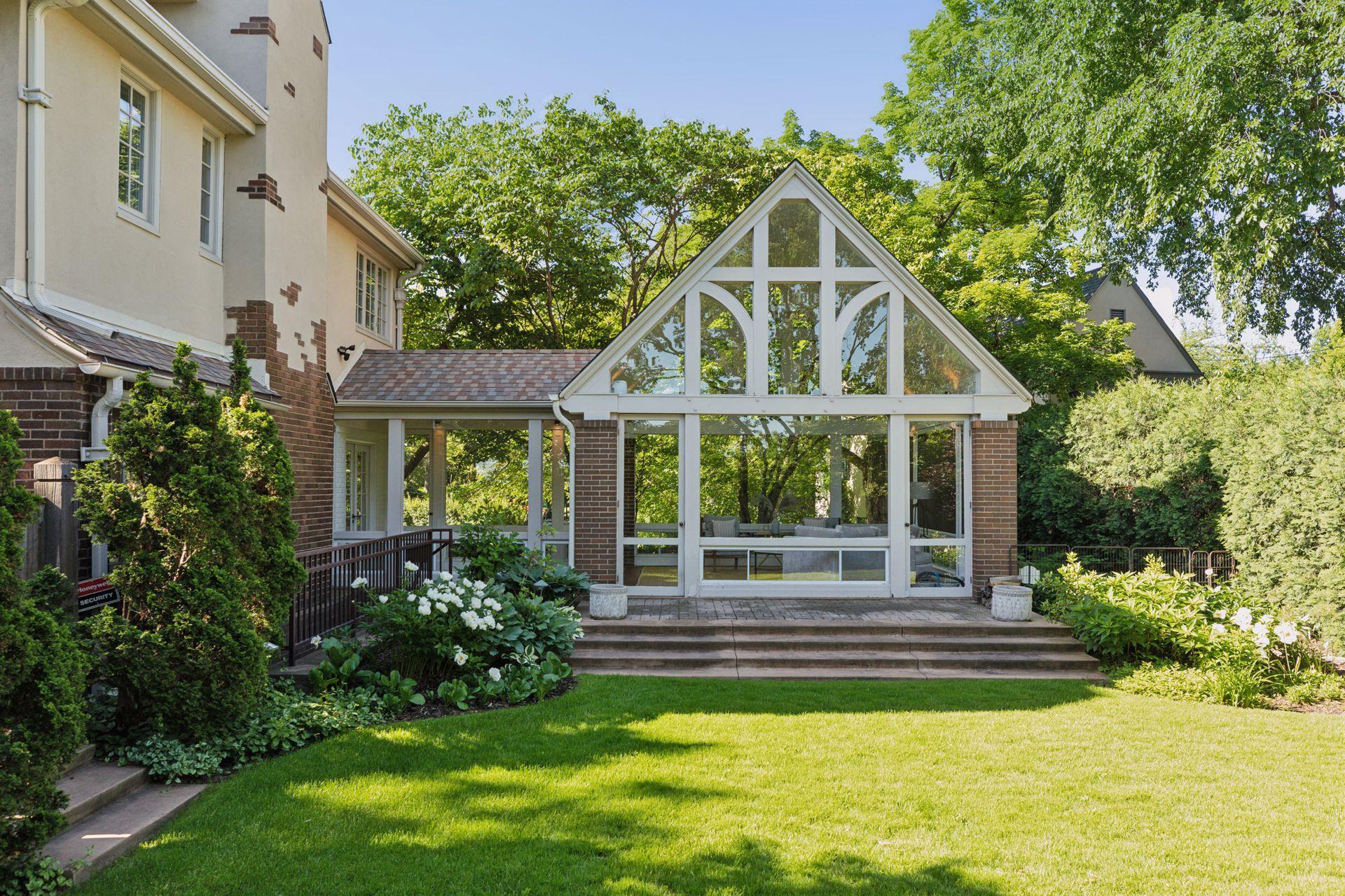 1418 Mount Curve Avenue