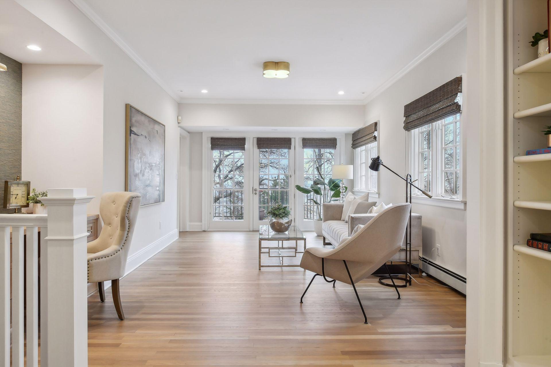 1418 Mount Curve Avenue