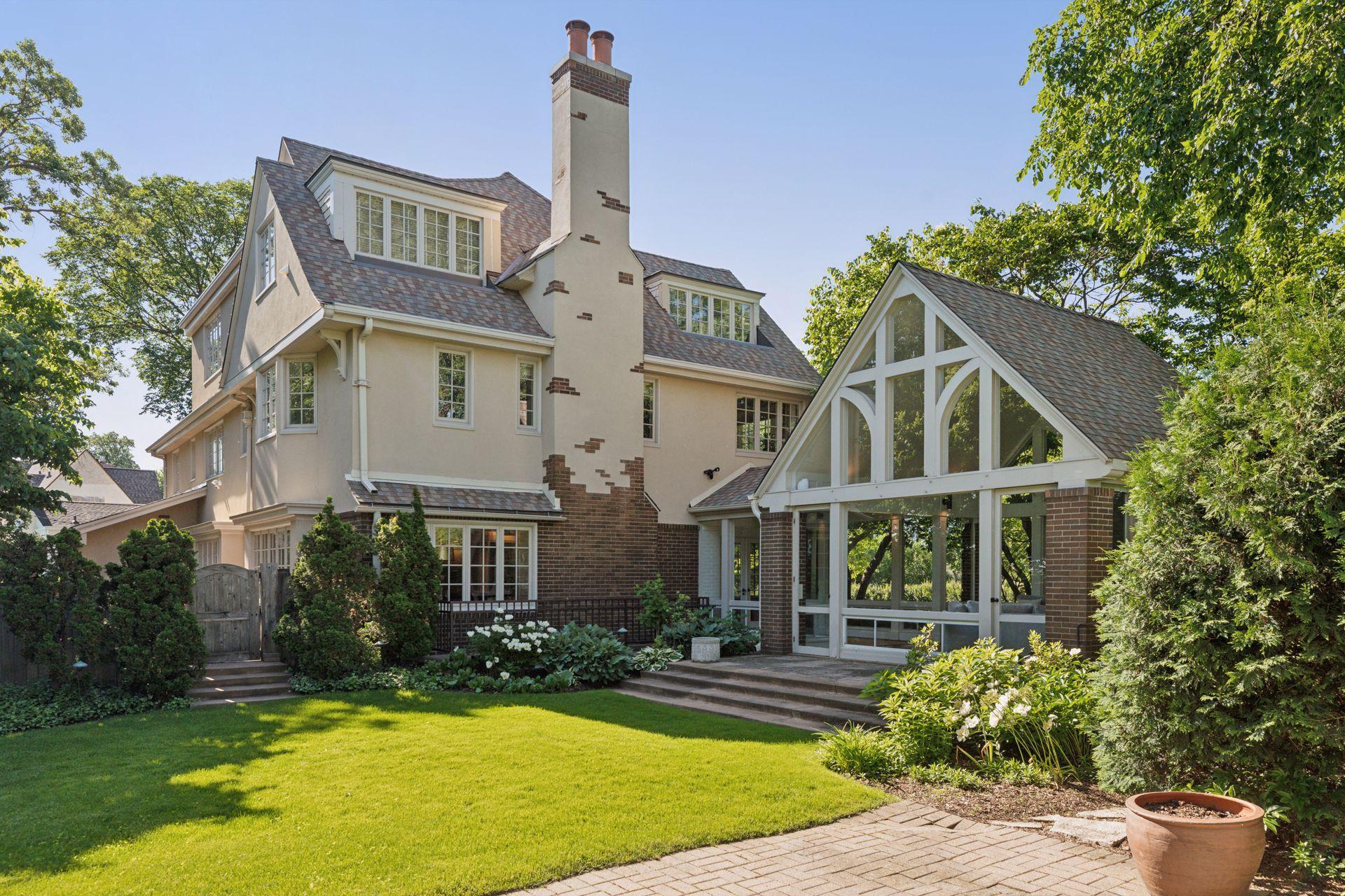 1418 Mount Curve Avenue