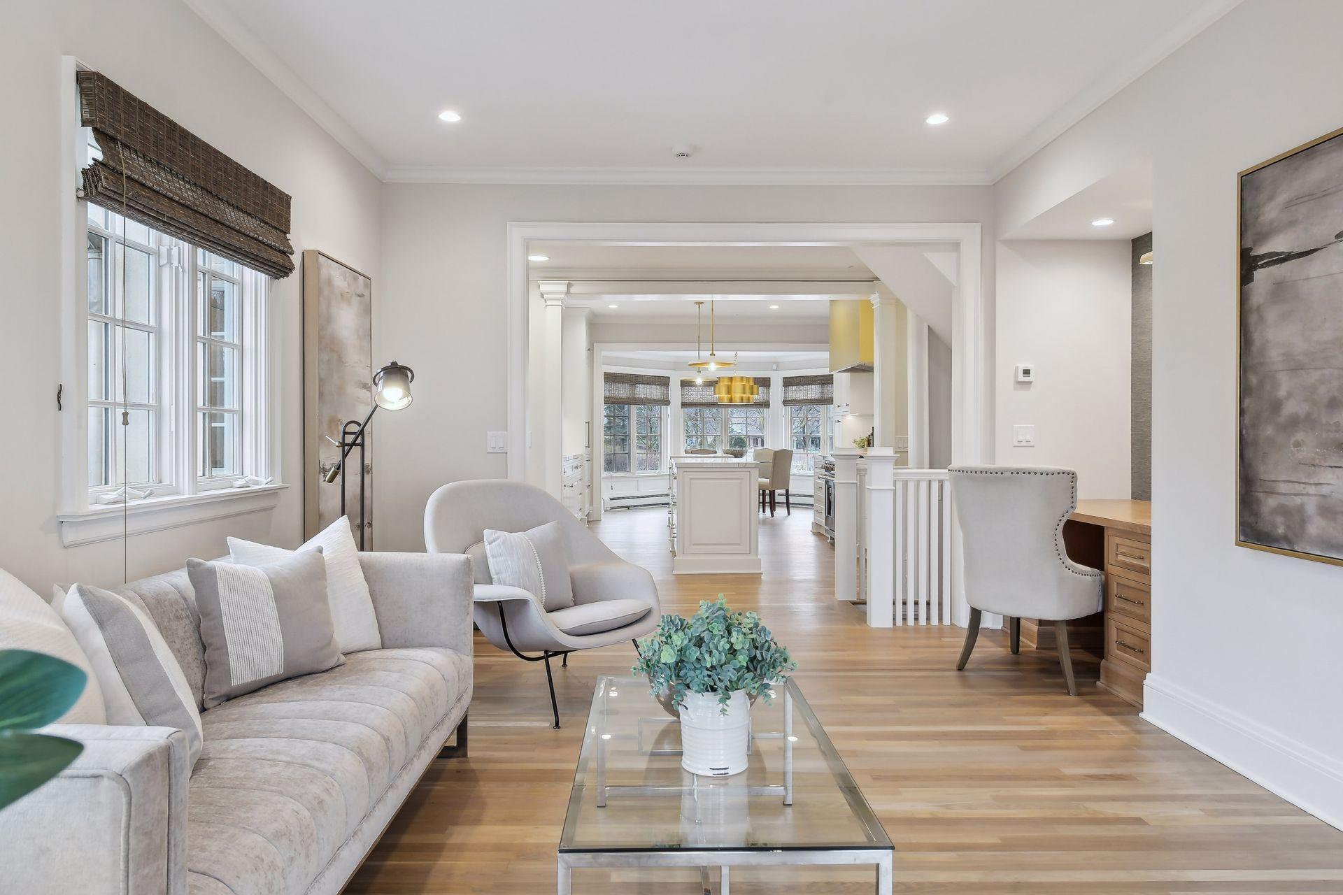 1418 Mount Curve Avenue