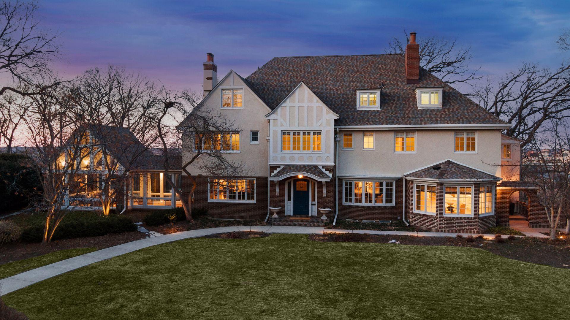 1418 Mount Curve Avenue