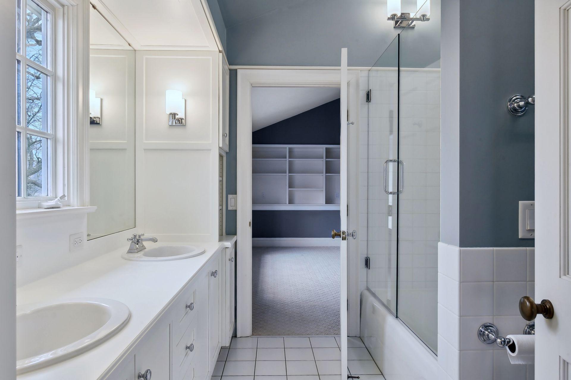 1418 Mount Curve Avenue