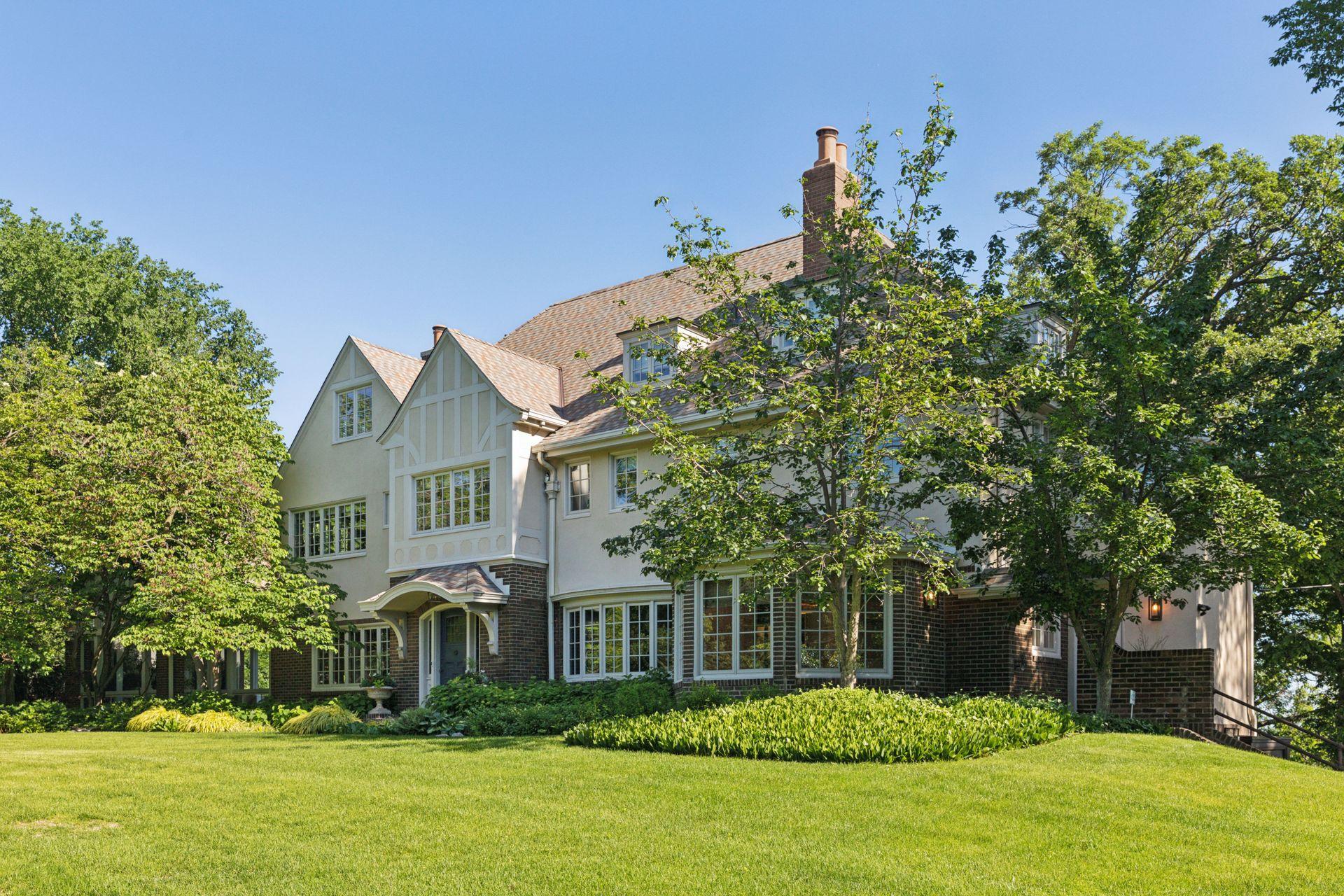 1418 Mount Curve Avenue