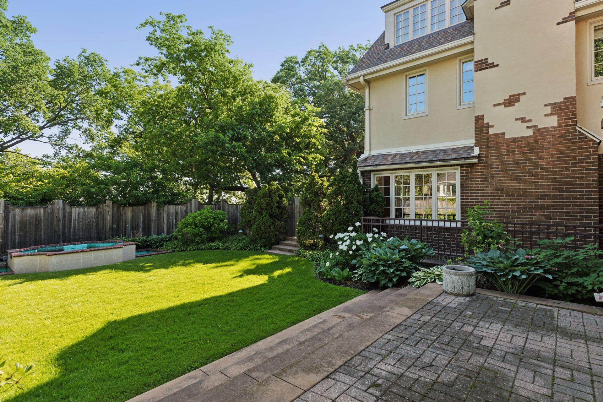 1418 Mount Curve Avenue