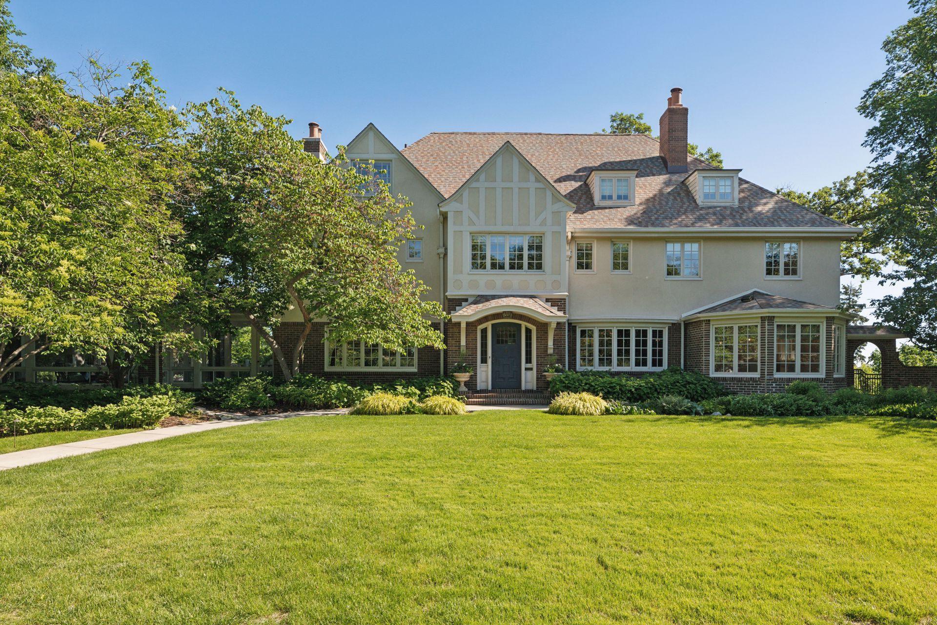 1418 Mount Curve Avenue