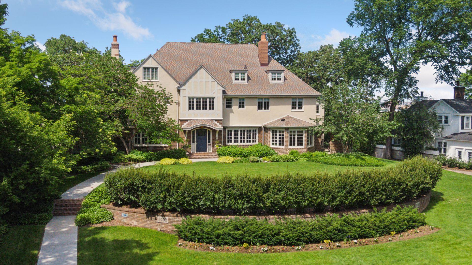 1418 Mount Curve Avenue