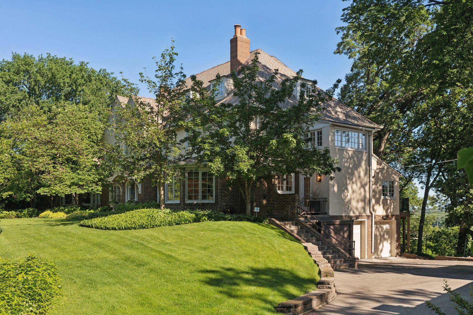 1418 Mount Curve Avenue