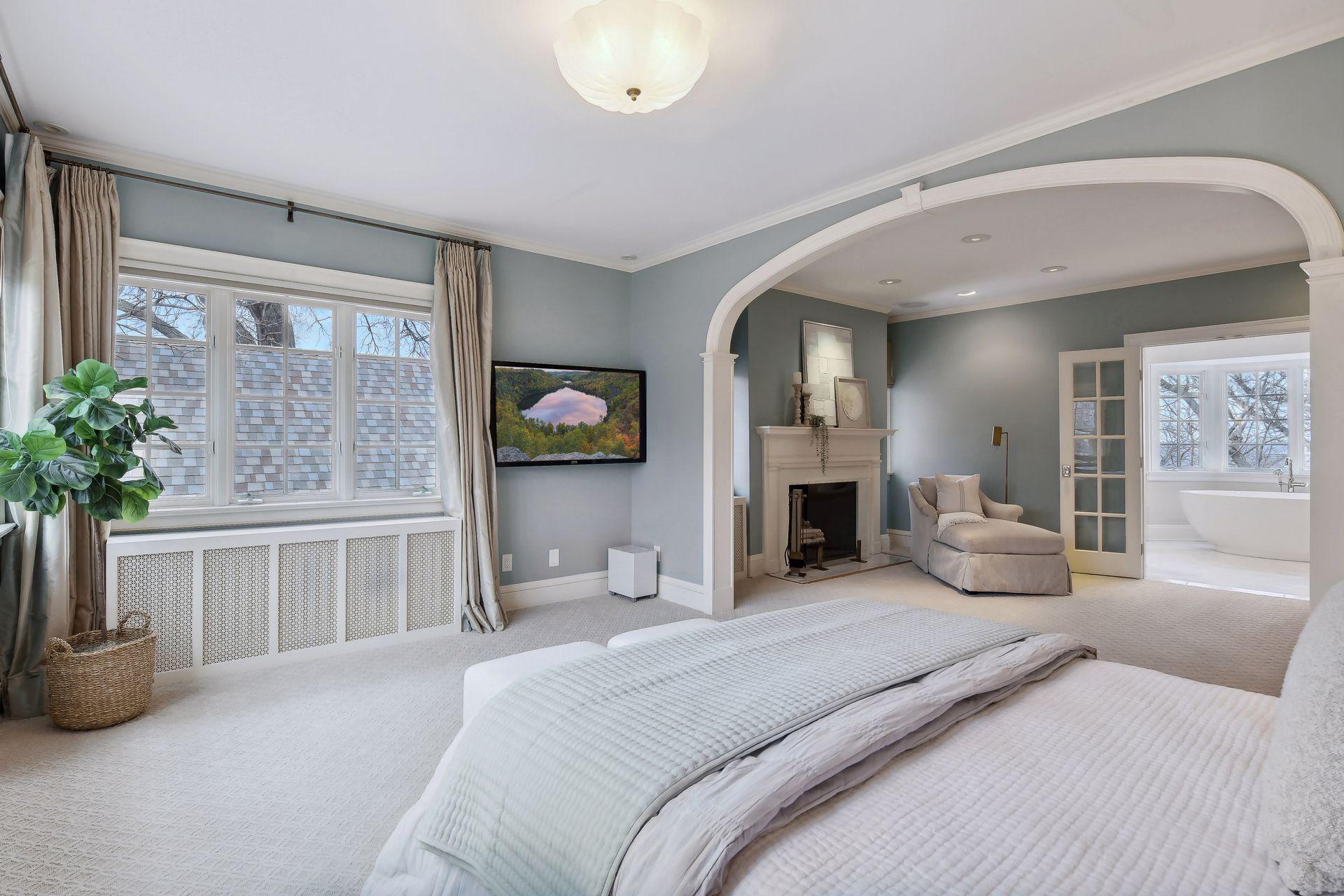 1418 Mount Curve Avenue