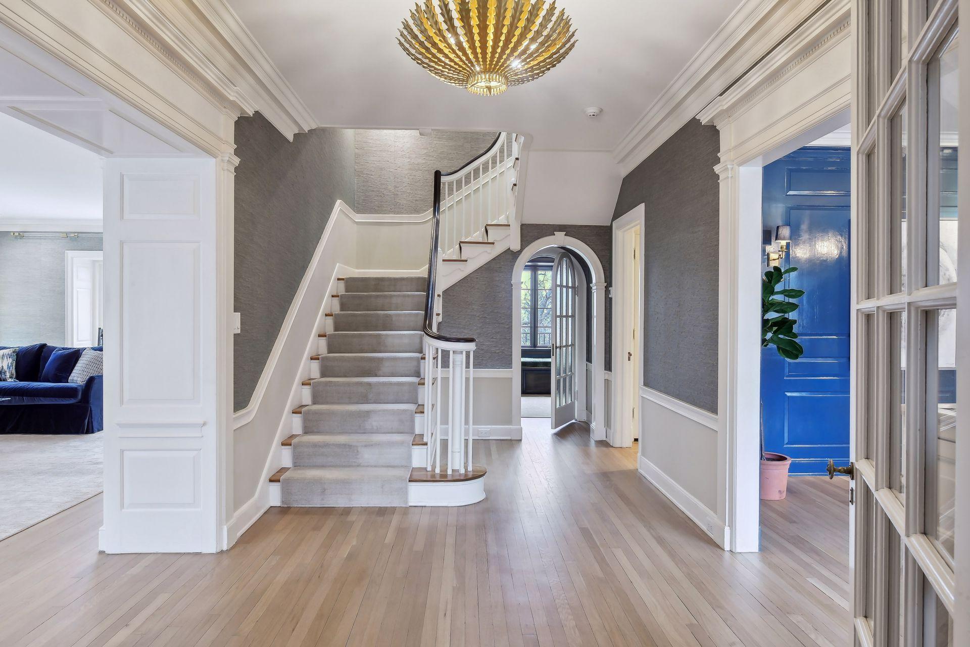 1418 Mount Curve Avenue