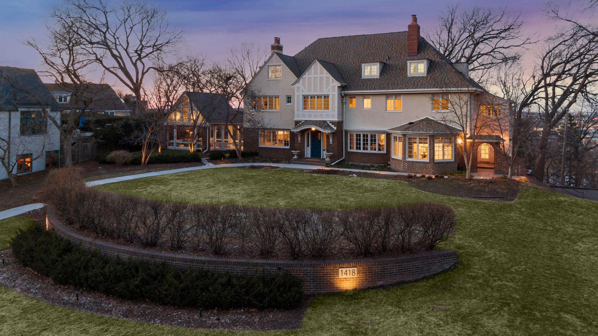 1418 Mount Curve Avenue