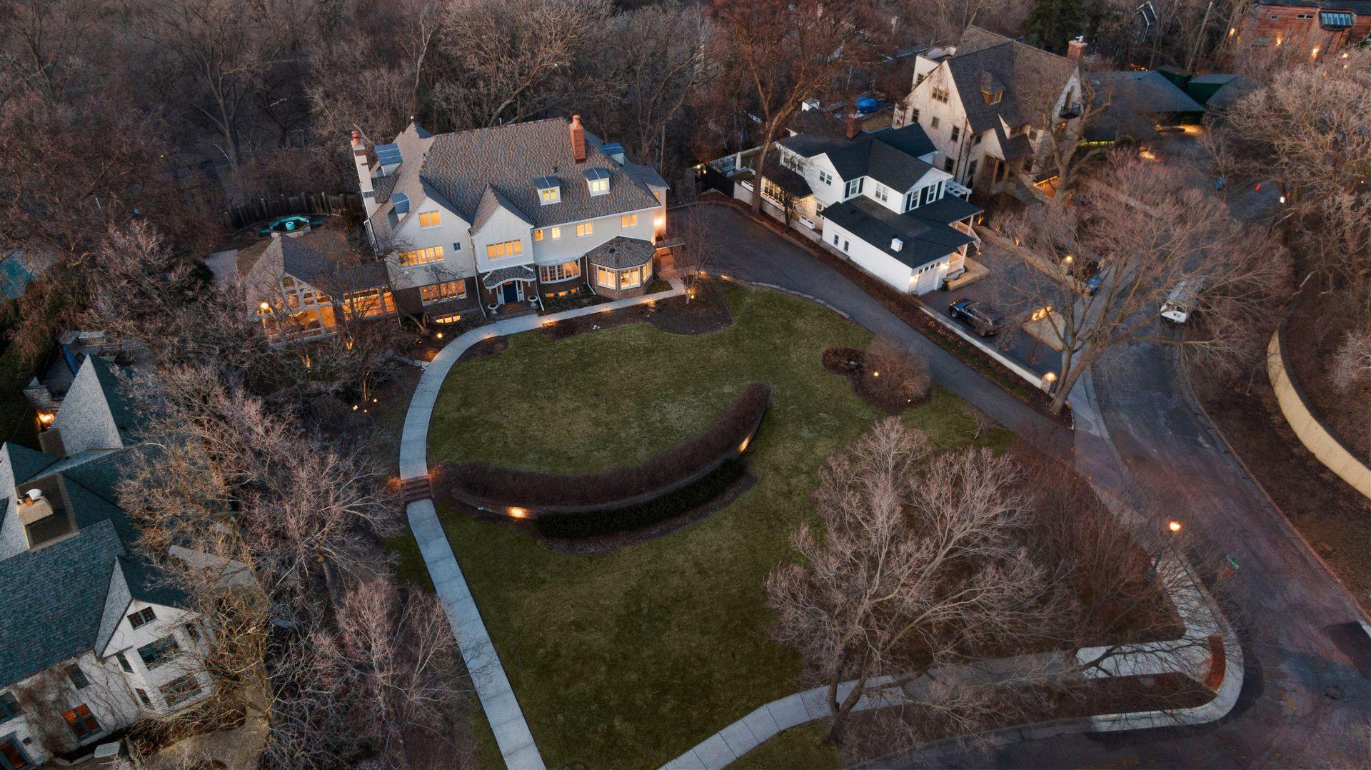 1418 Mount Curve Avenue