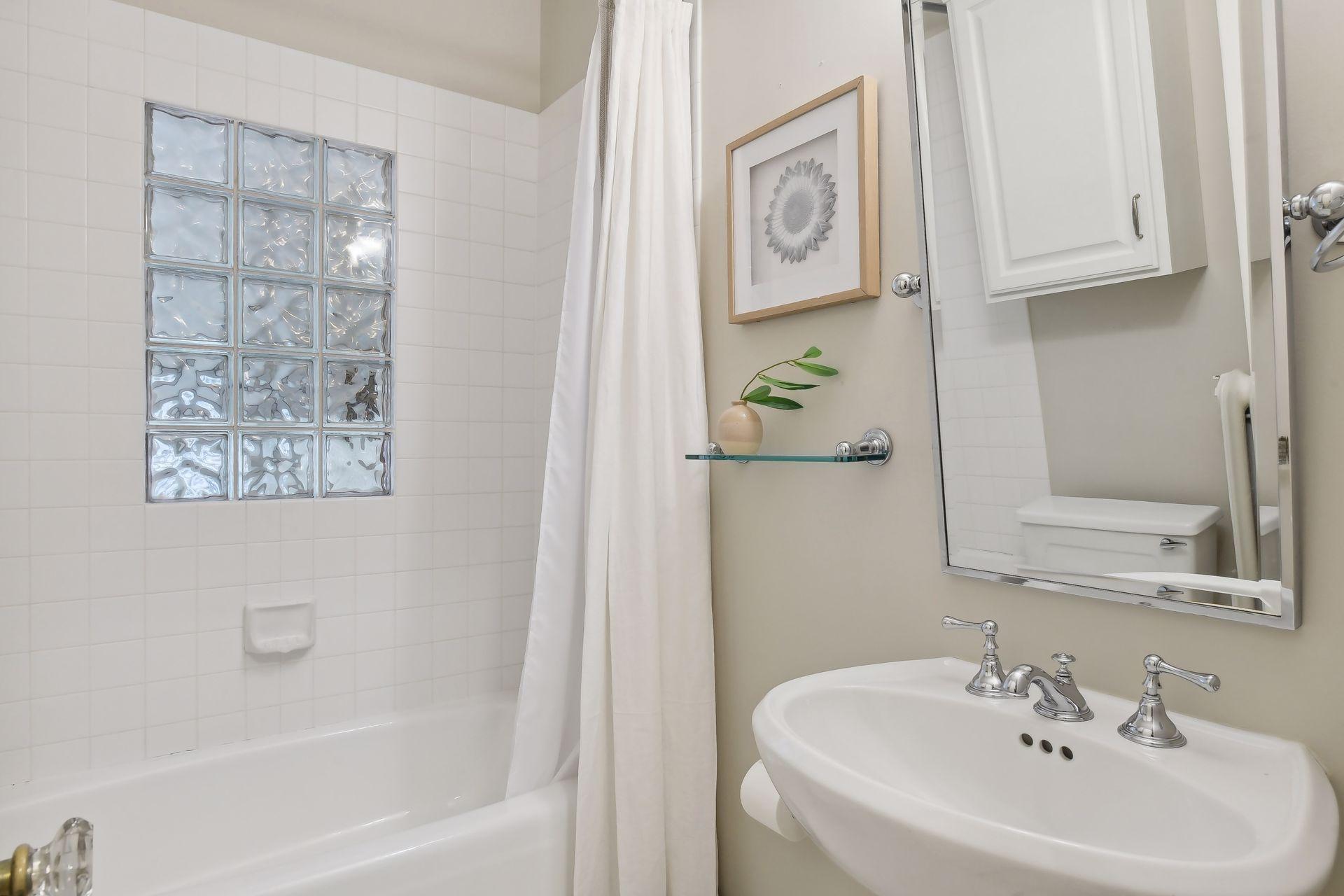 1418 Mount Curve Avenue