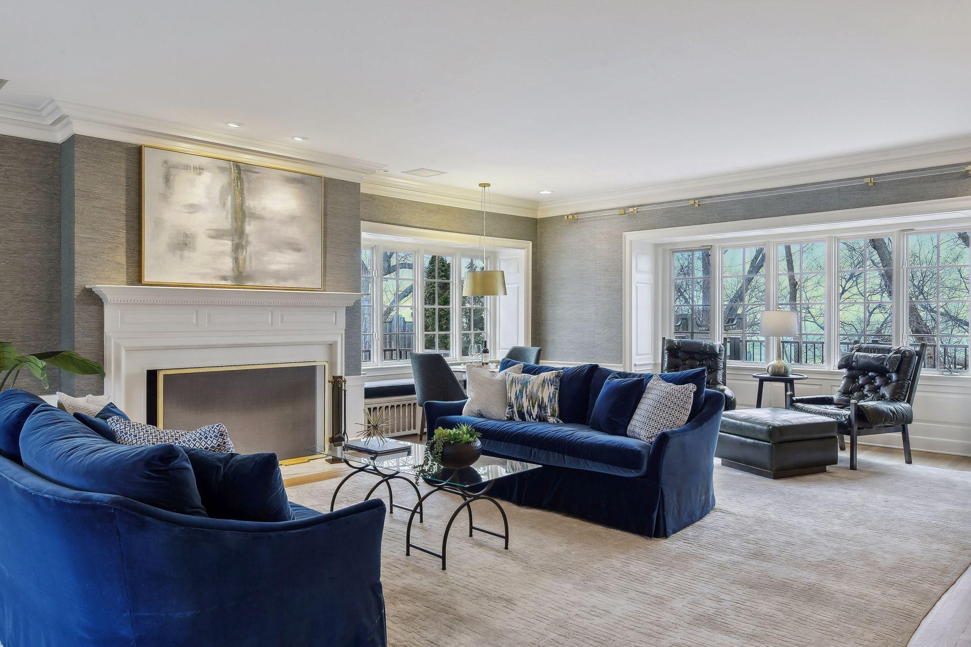 1418 Mount Curve Avenue