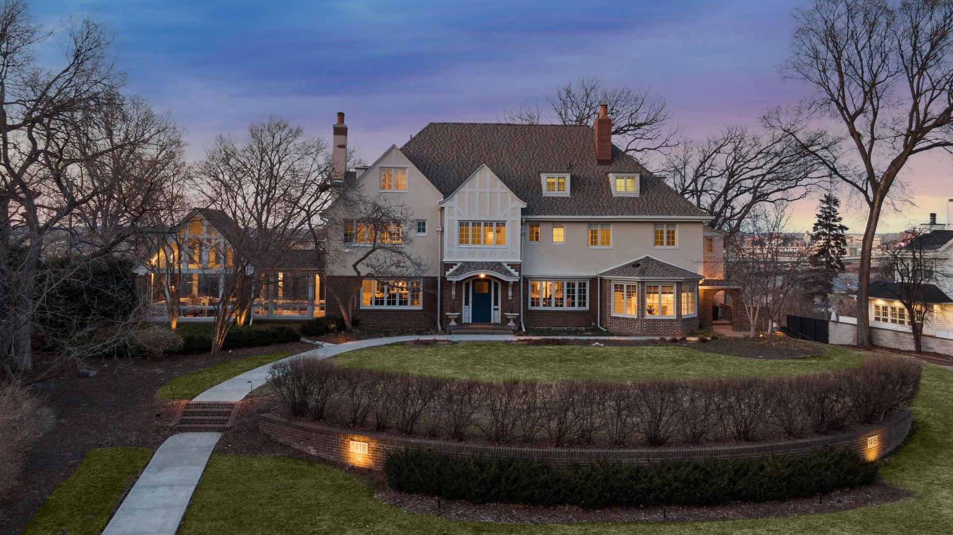 1418 Mount Curve Avenue