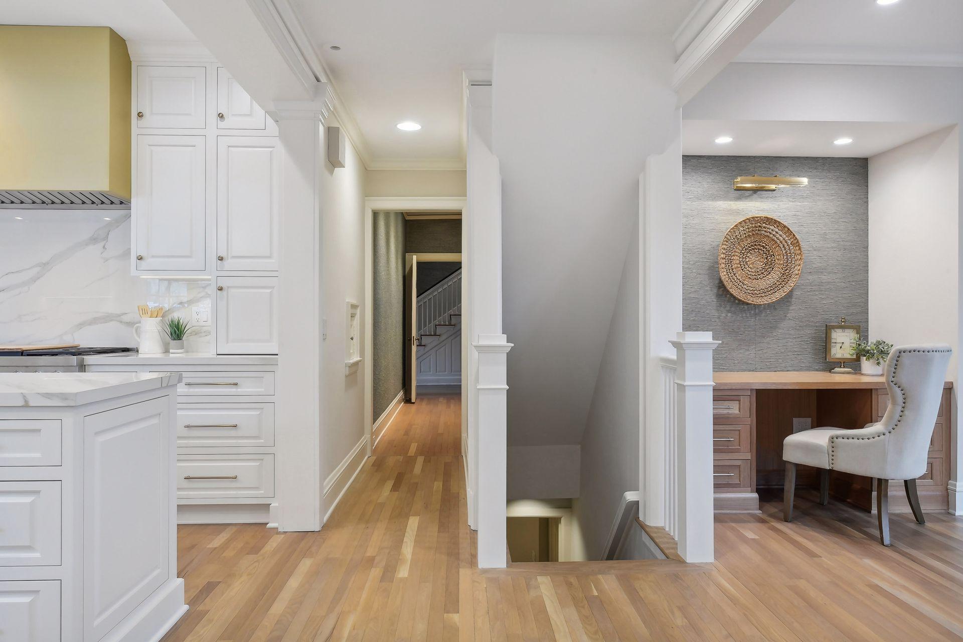 1418 Mount Curve Avenue