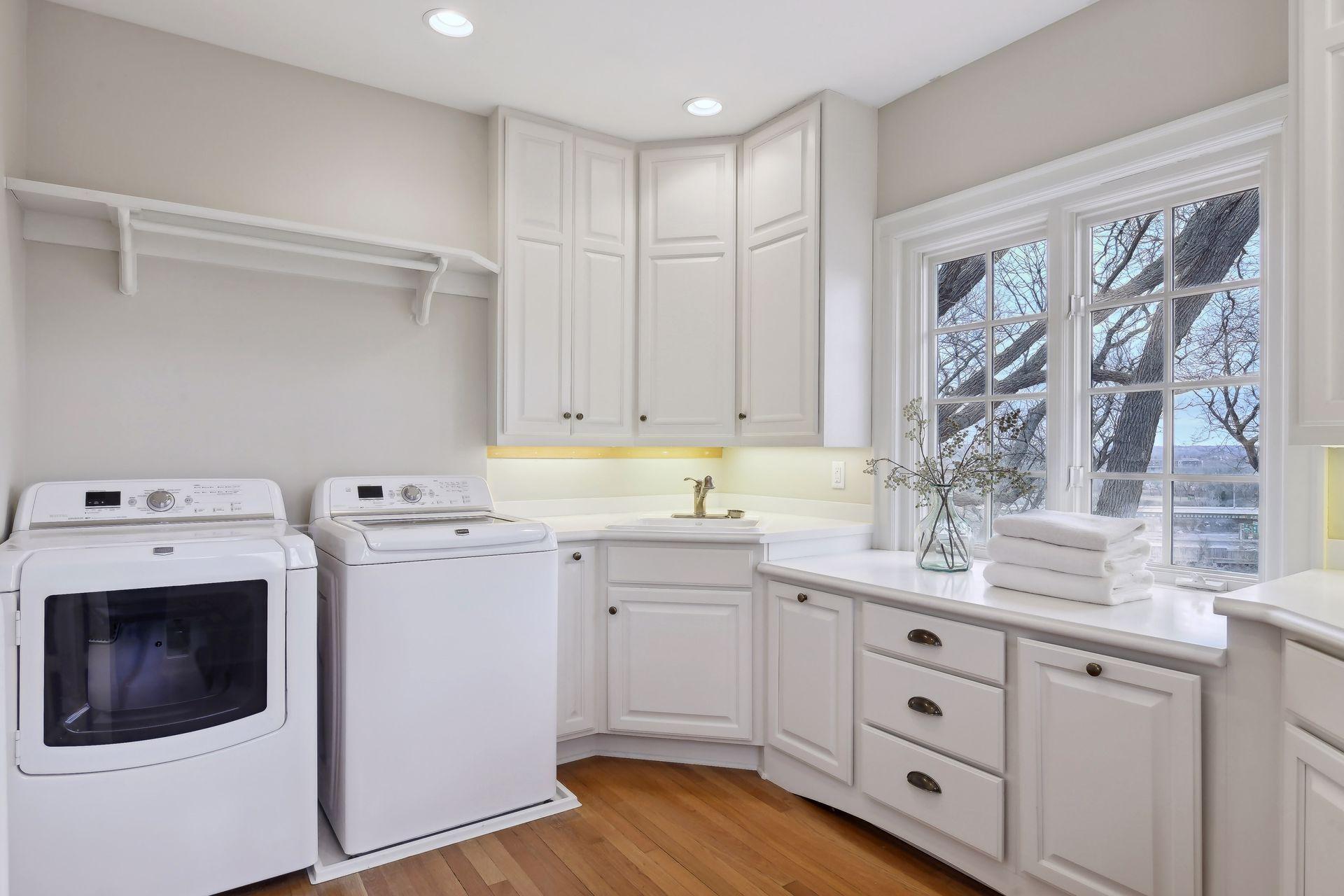 1418 Mount Curve Avenue