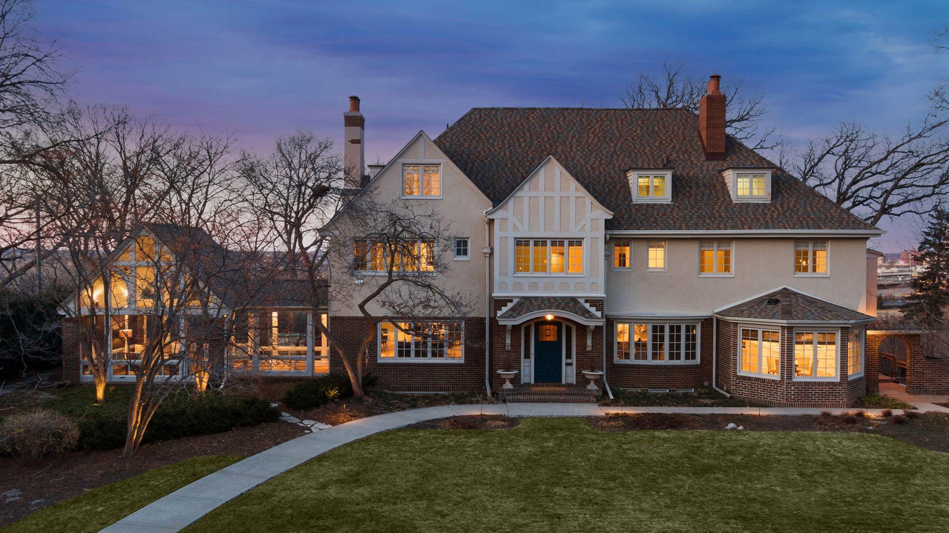 1418 Mount Curve Avenue