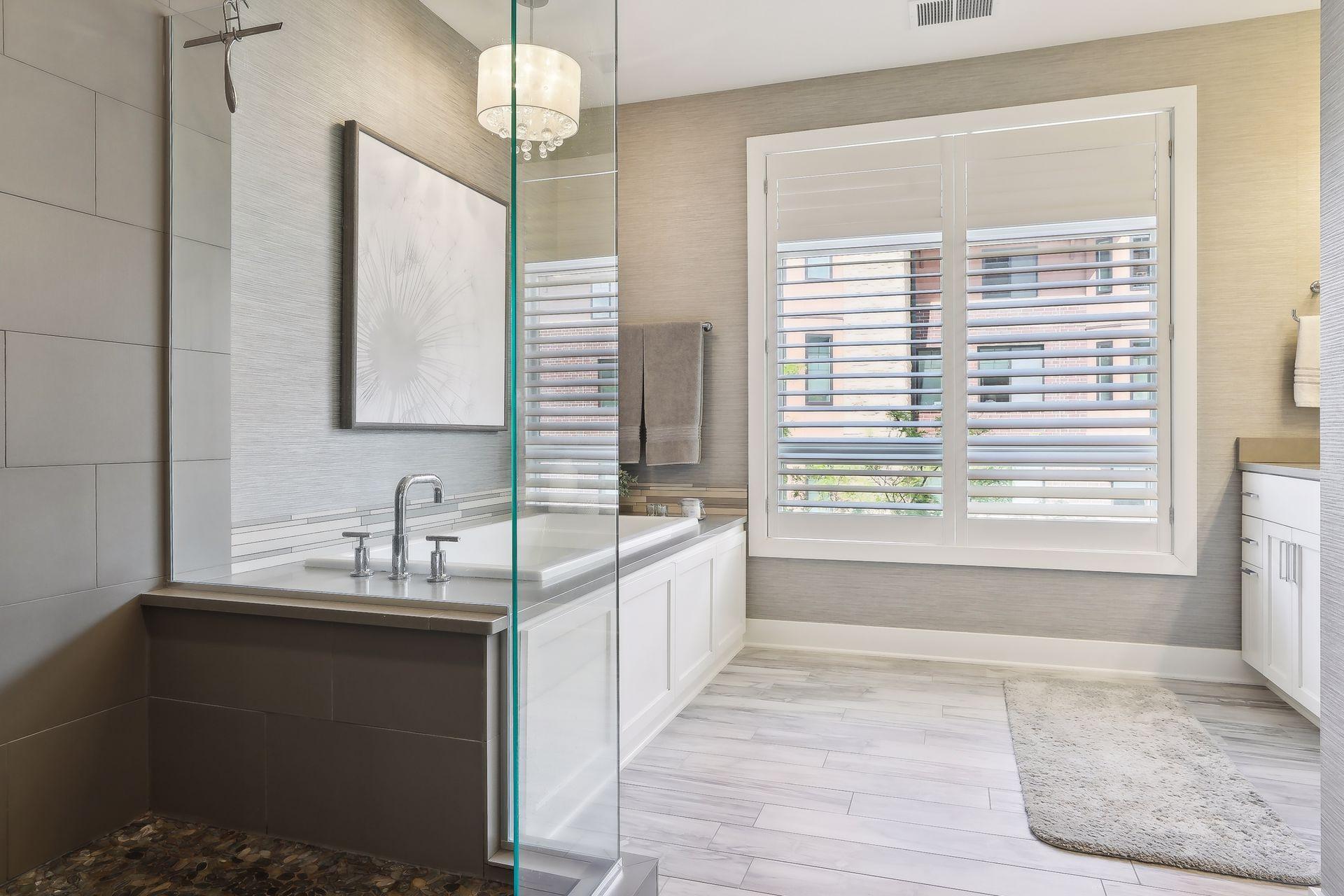 875 Lake Street N Unit: 220