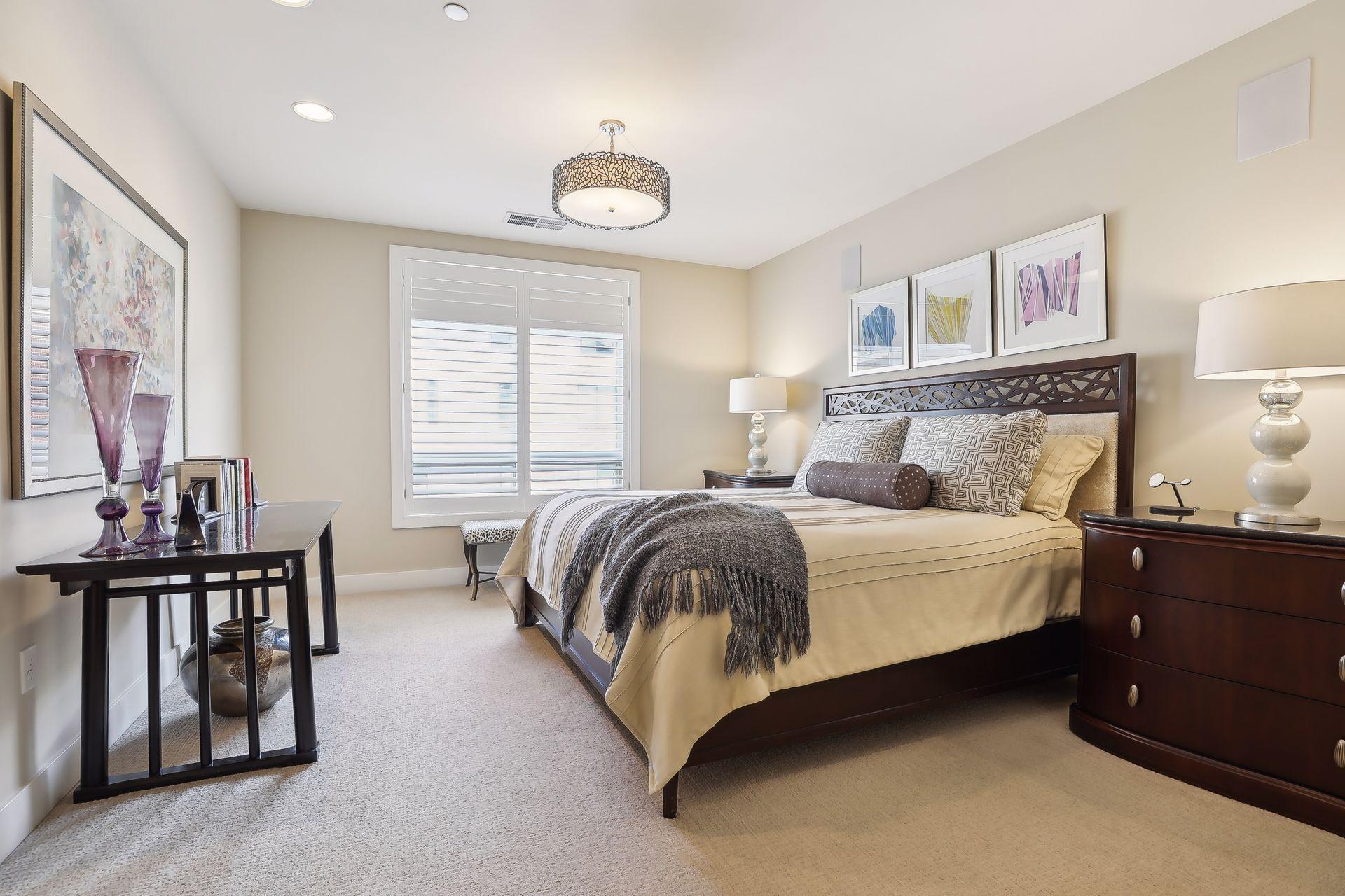 875 Lake Street N Unit: 220
